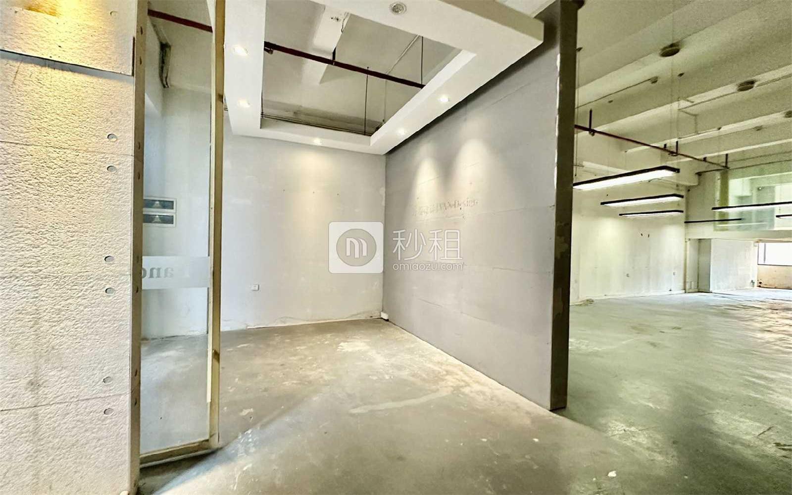 美林大厦写字楼出租258平米简装办公室82元/m².月