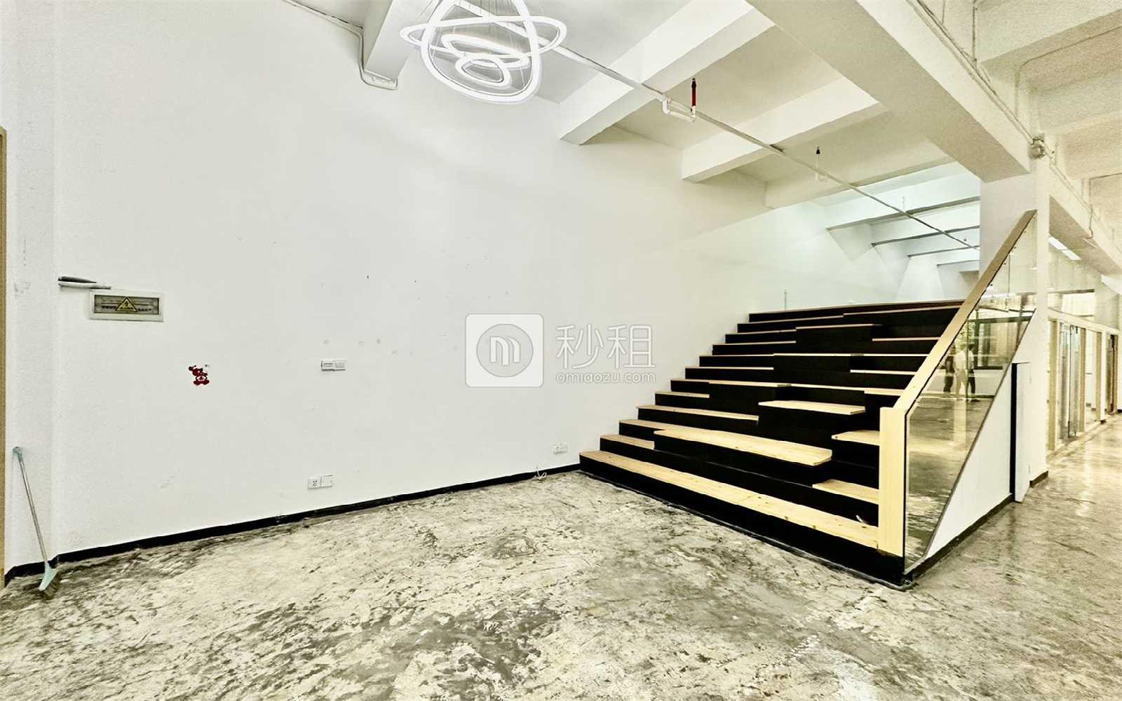 美林大厦写字楼出租328平米简装办公室98元/m².月