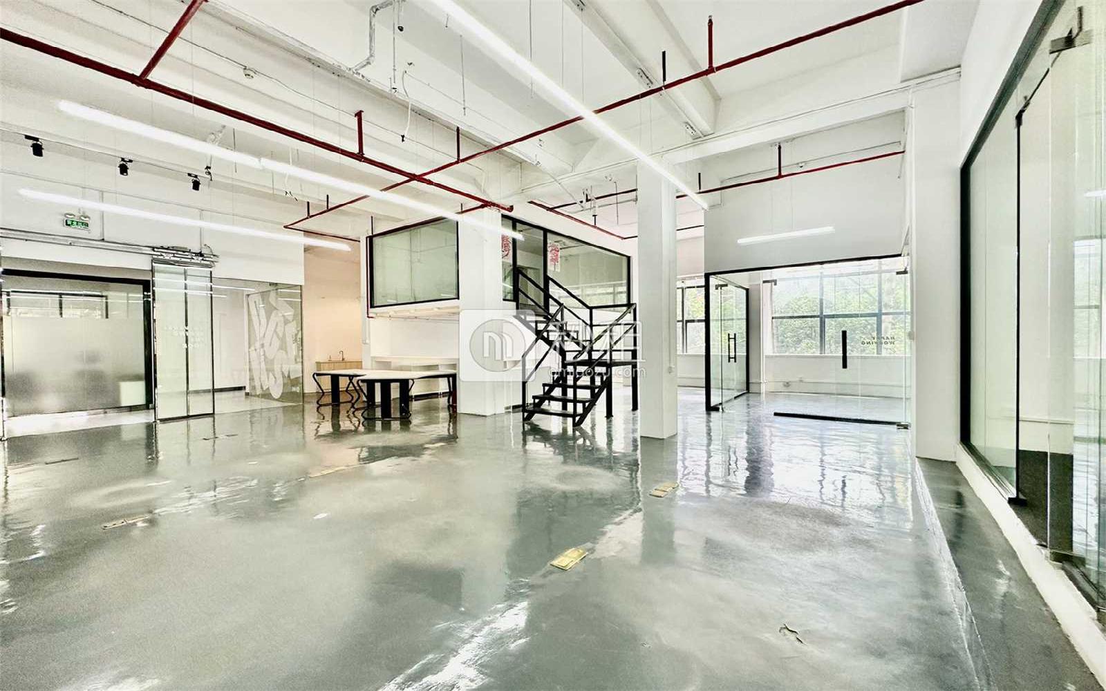 美林大厦写字楼出租378平米简装办公室118元/m².月