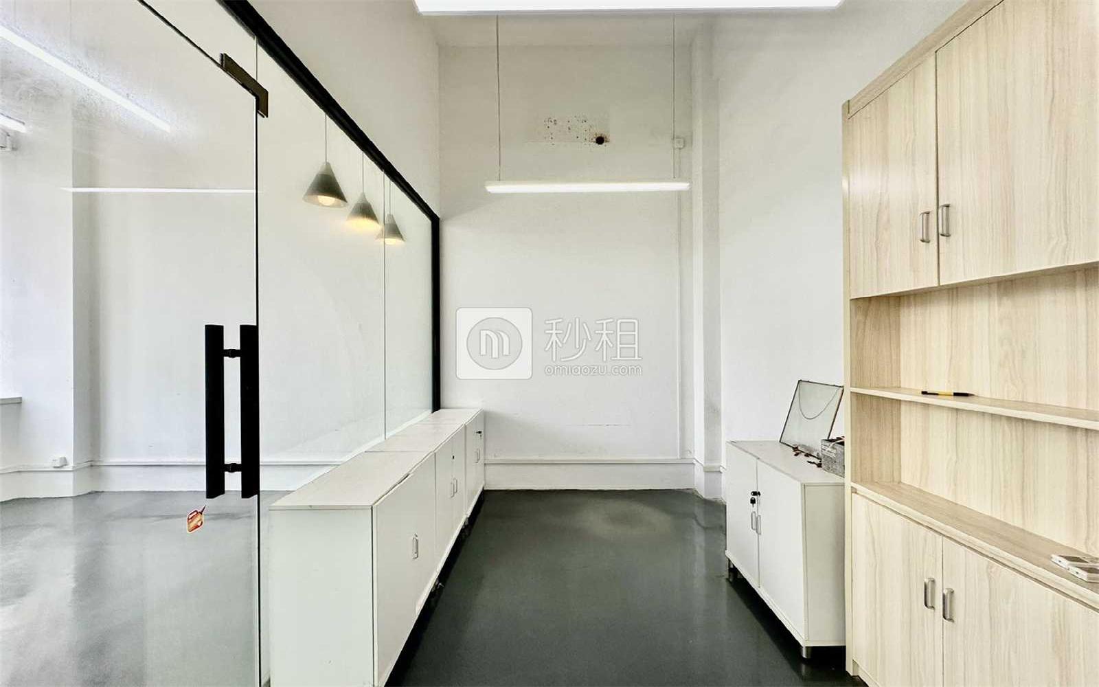 美林大厦写字楼出租378平米简装办公室118元/m².月