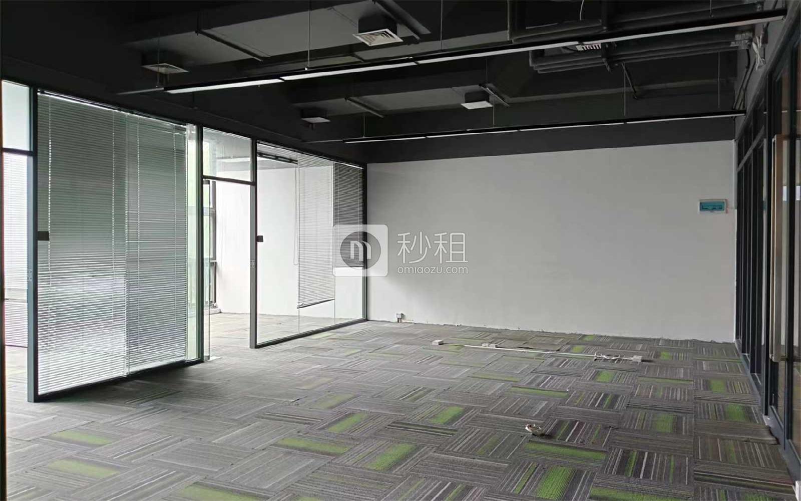 中央大道写字楼出租193.34平米简装办公室105元/m².月