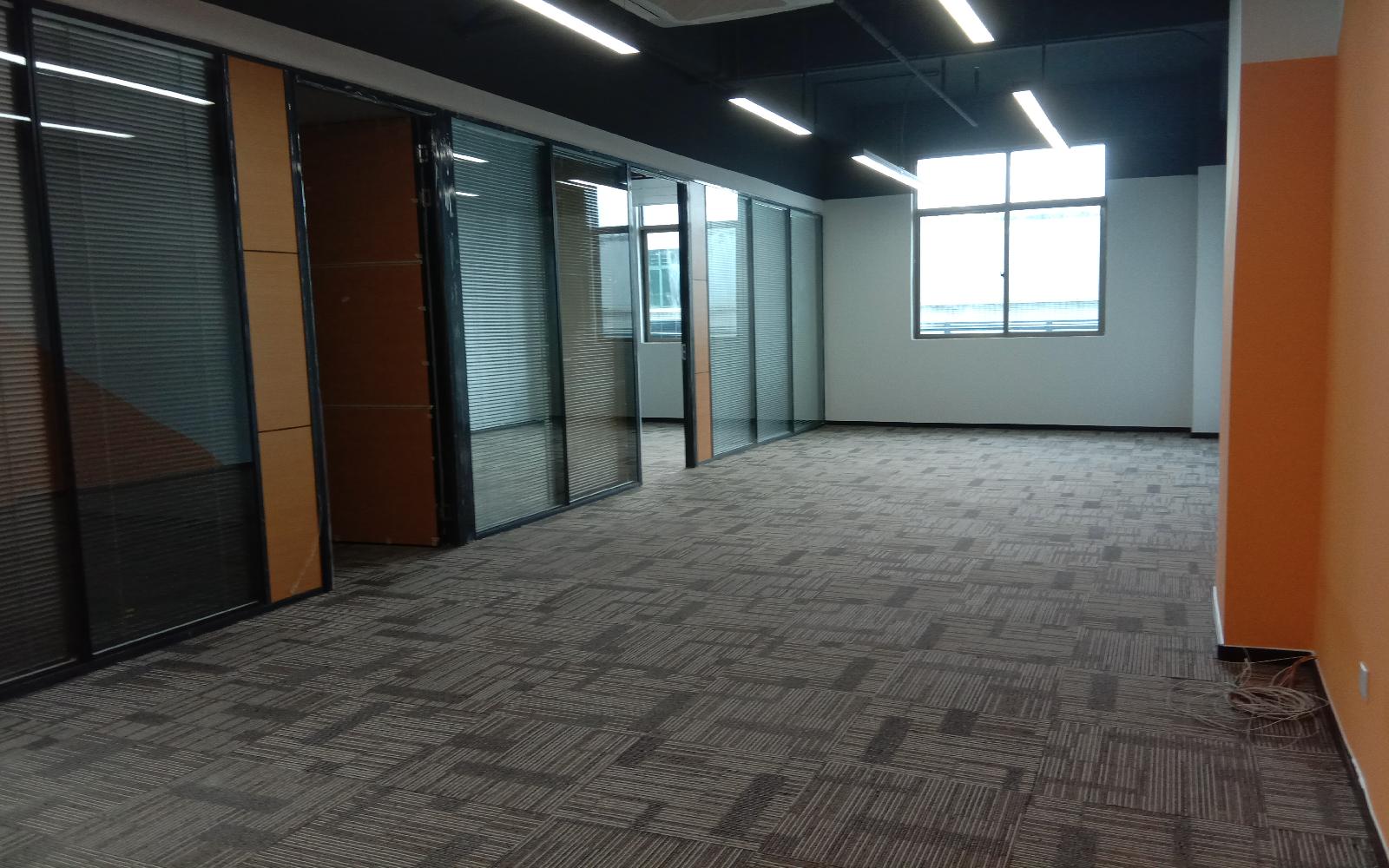 彤鑫科技大厦写字楼出租205平米精装办公室45元/m².月