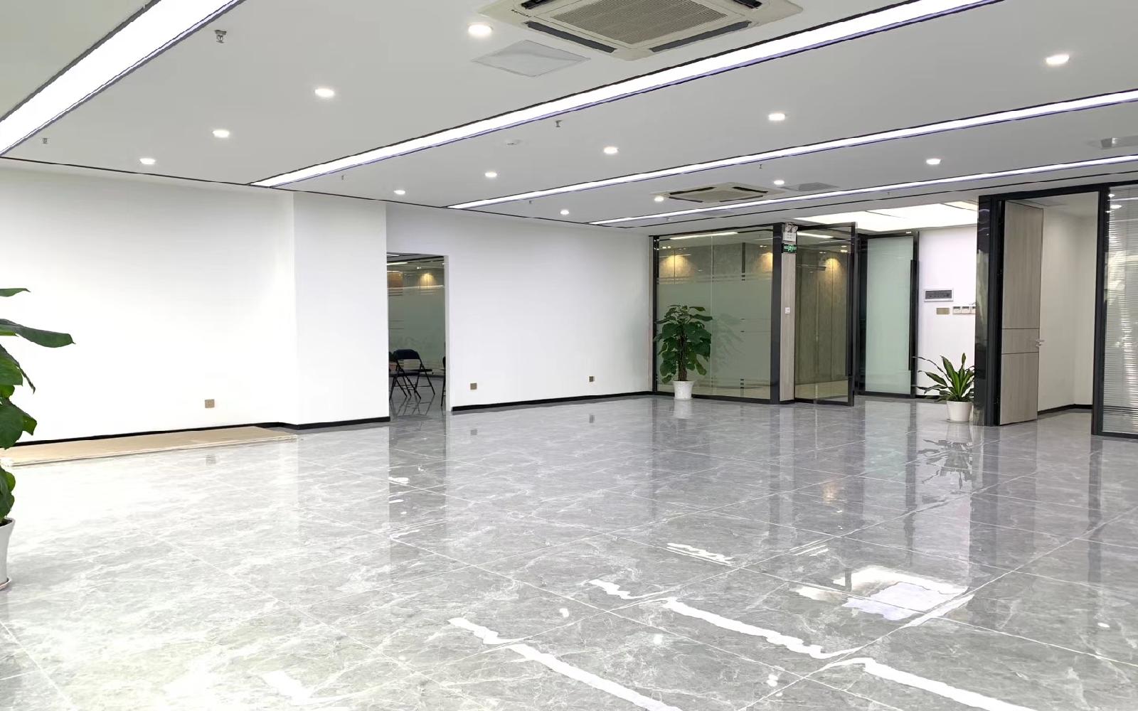 盈峰中心（原易思博软件大厦）写字楼出租262平米精装办公室165元/m².月
