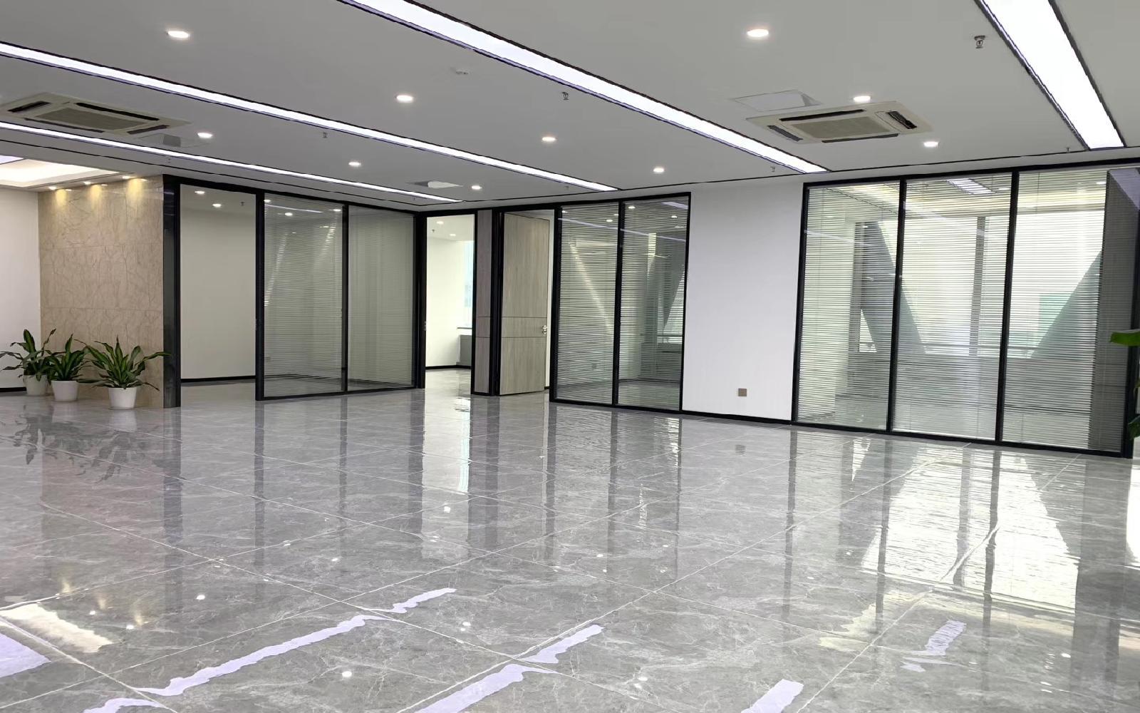 盈峰中心（原易思博软件大厦）写字楼出租262平米精装办公室165元/m².月