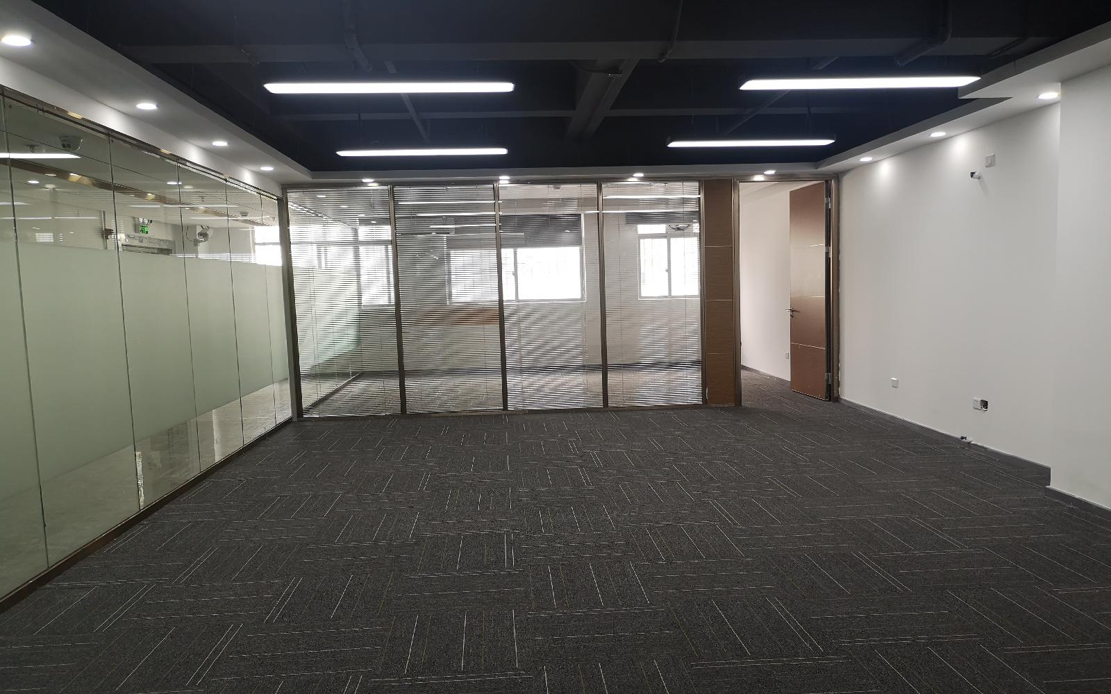 前沿商务空间写字楼出租150平米精装办公室70元/m².月