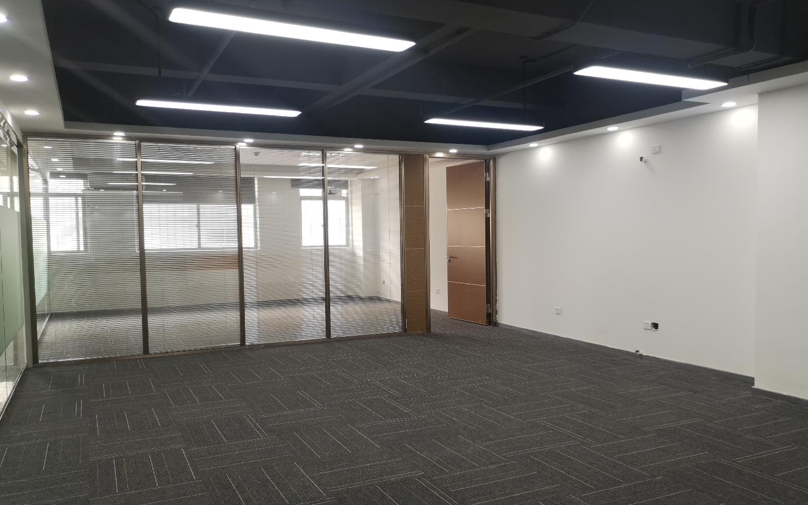 前沿商务空间写字楼出租150平米精装办公室70元/m².月
