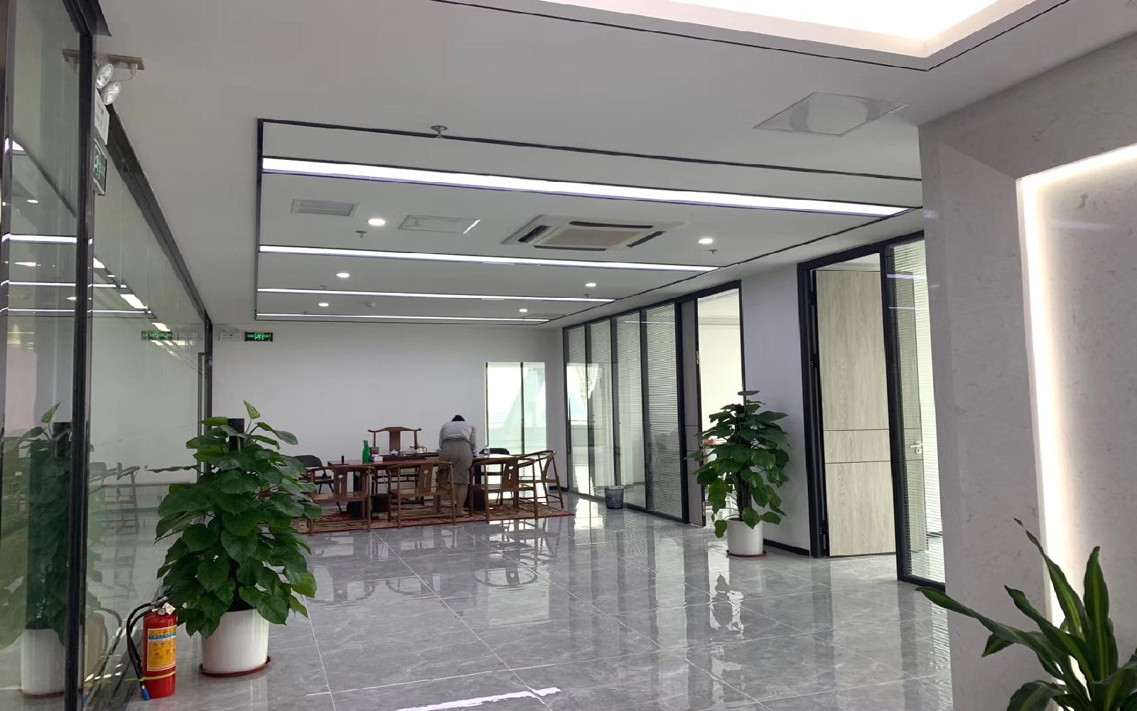 易思博软件大厦写字楼出租295平米精装办公室118元/m².月