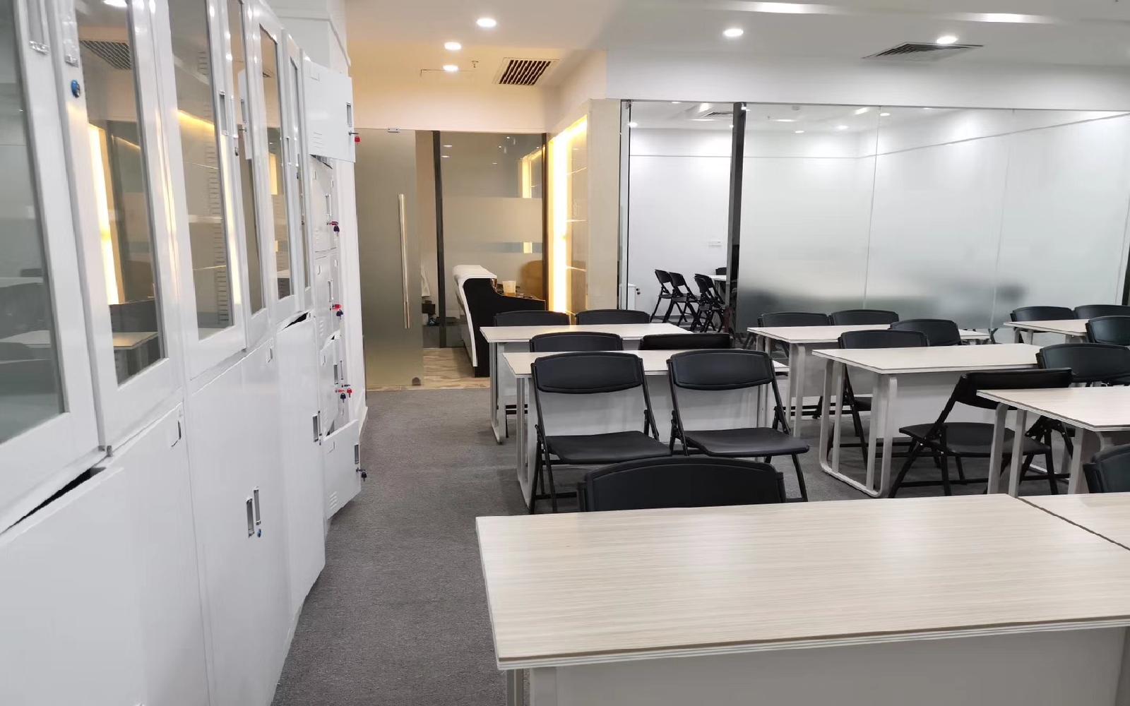 恒裕中心写字楼出租246平米精装办公室118元/m².月