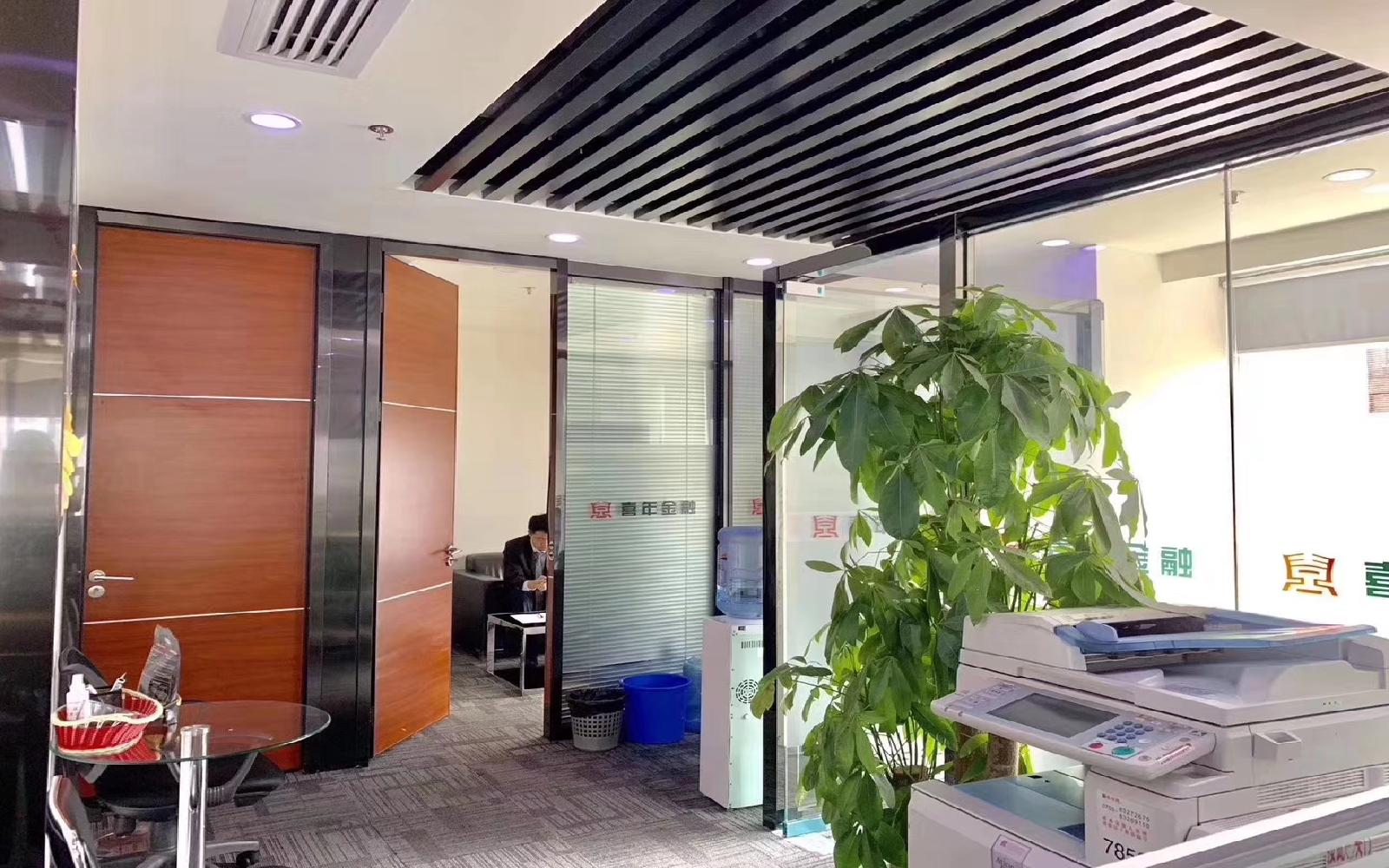 喜年中心写字楼出租265平米精装办公室98元/m².月