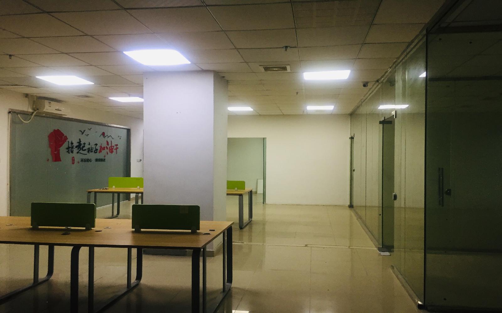 坂田商务大厦 写字楼出租267平米精装办公室65元/m².月