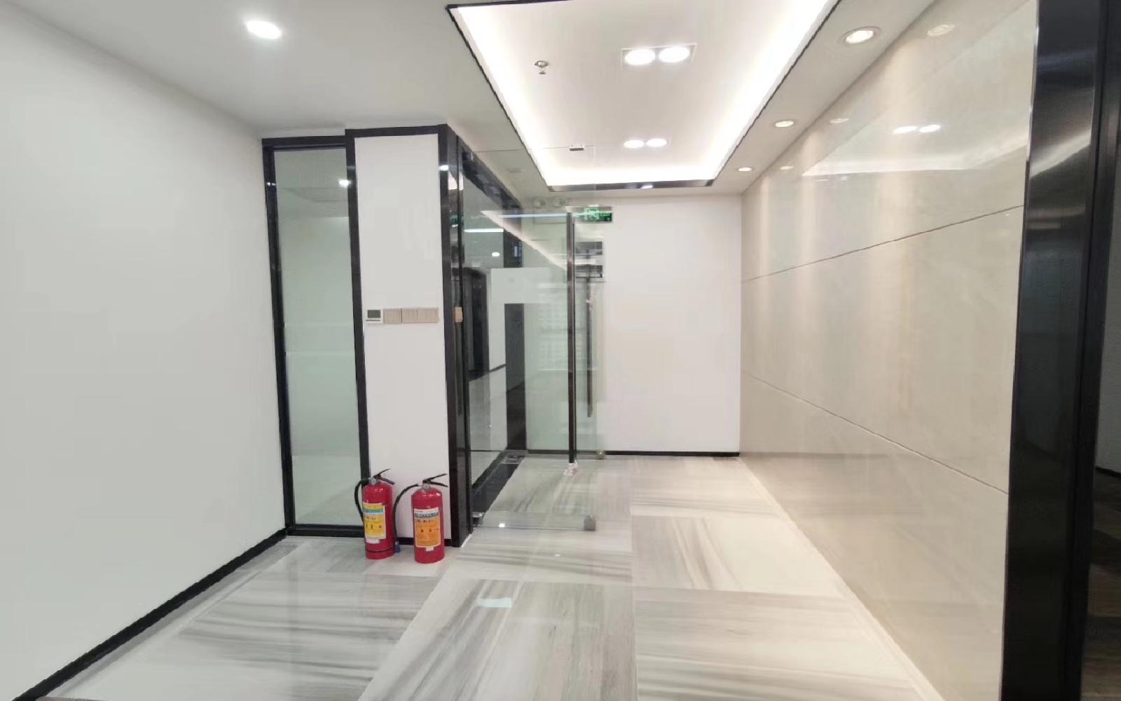 创富港-海外联谊大厦写字楼出租168平米精装办公室118元/m².月