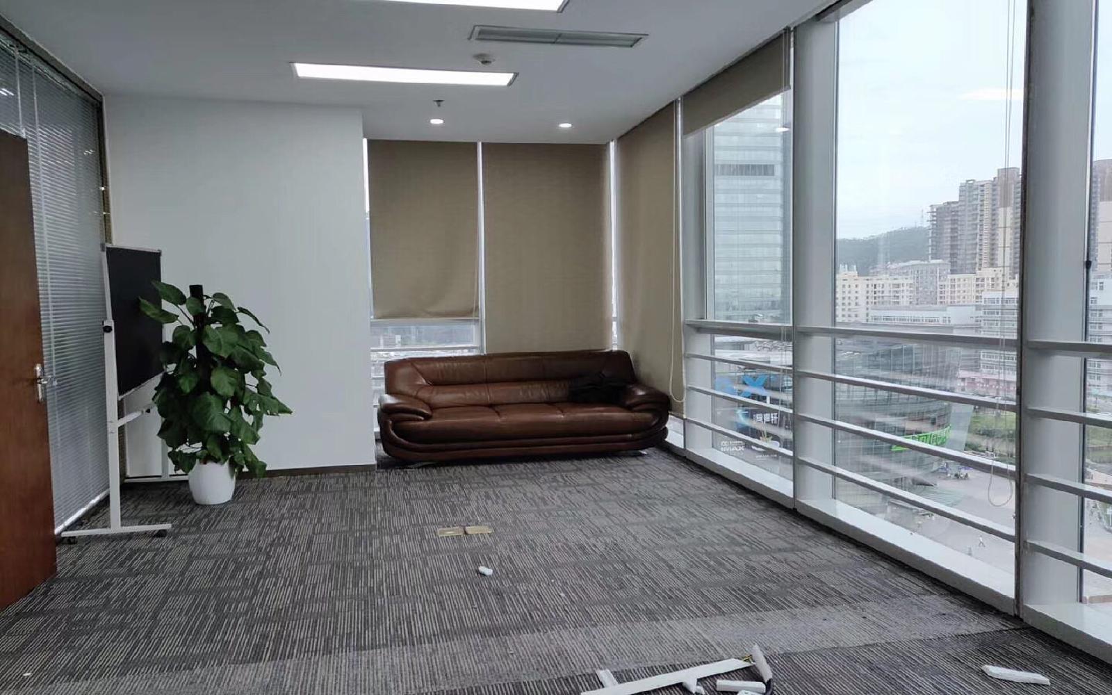 星河WORLD（二期）写字楼出租360平米精装办公室128元/m².月