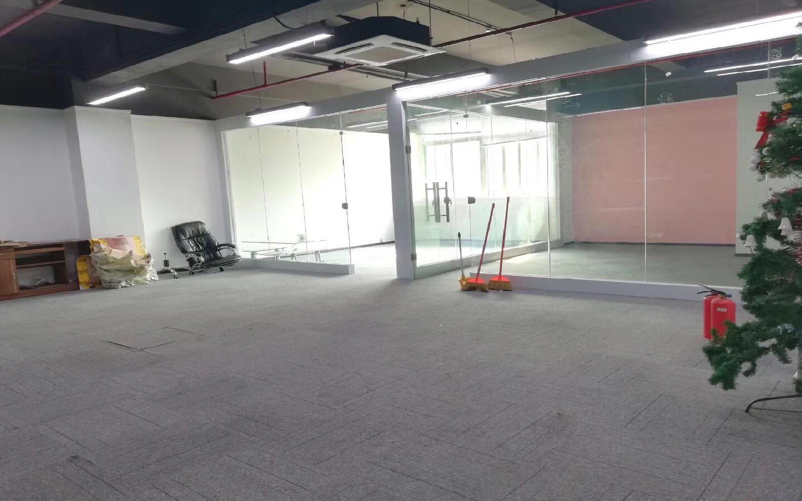马家龙工业区写字楼出租158平米精装办公室60元/m².月