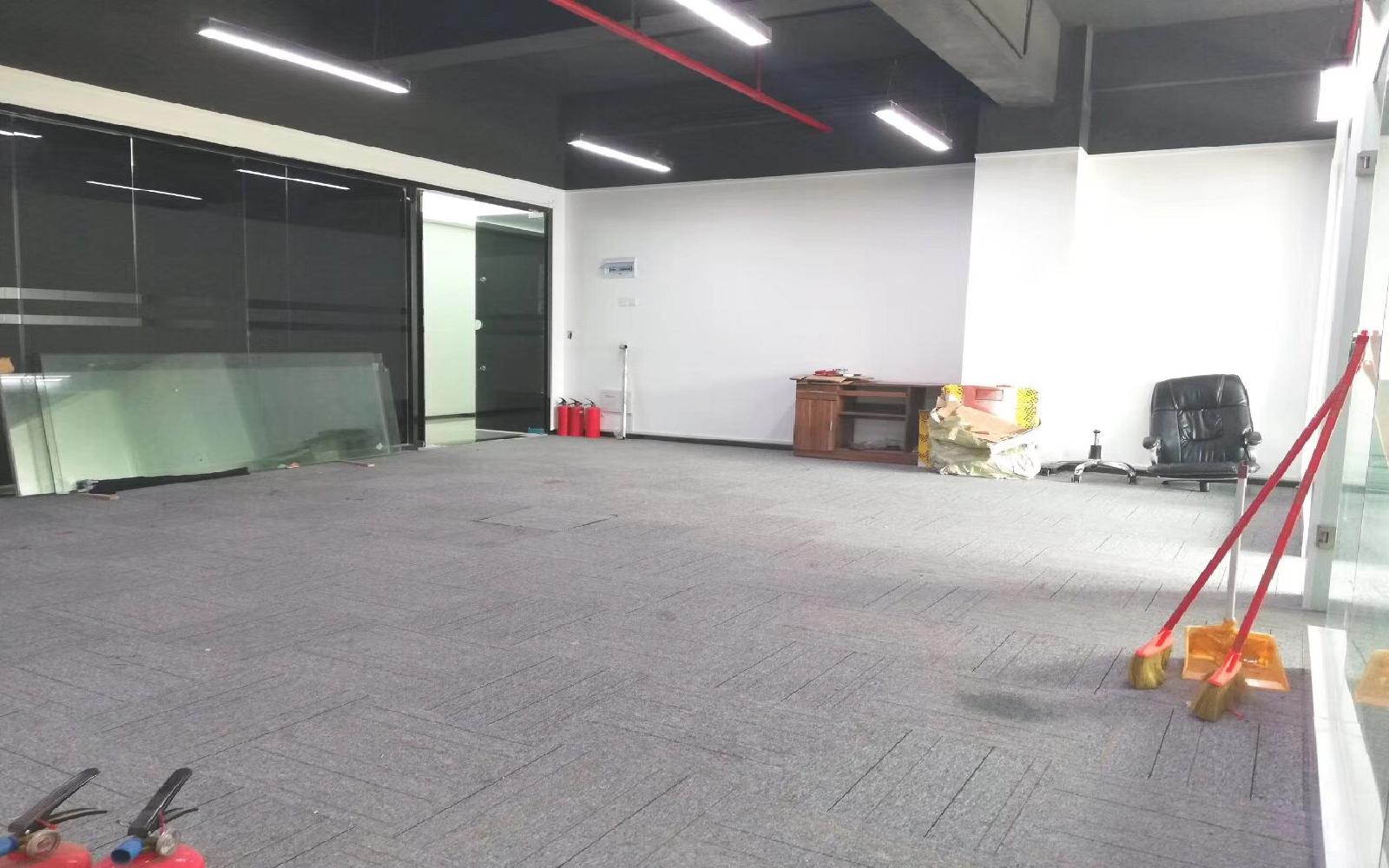 马家龙工业区写字楼出租158平米精装办公室60元/m².月