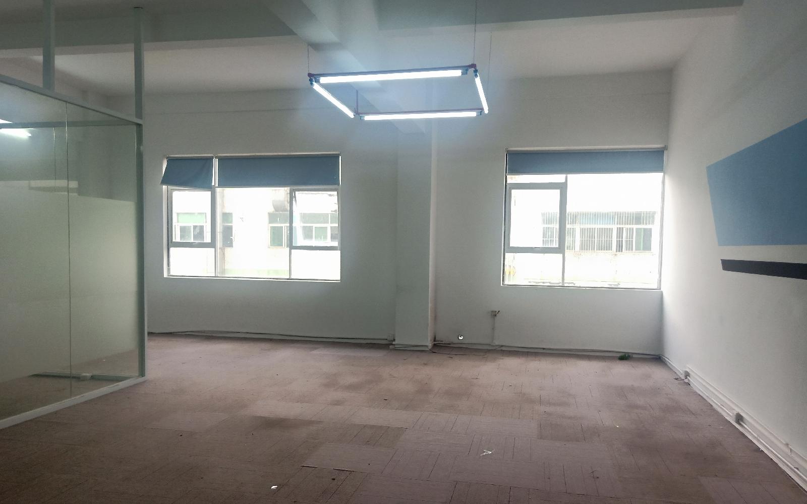 几何电商园（清湖）写字楼出租150平米精装办公室48元/m².月