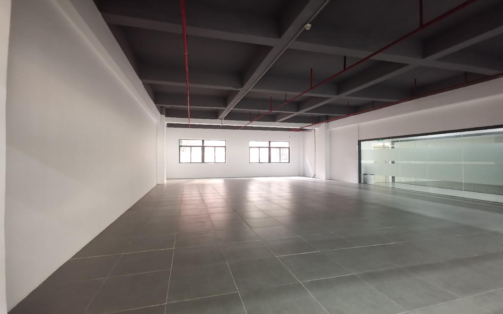 华盛辉商业大厦写字楼出租236平米简装办公室70元/m².月