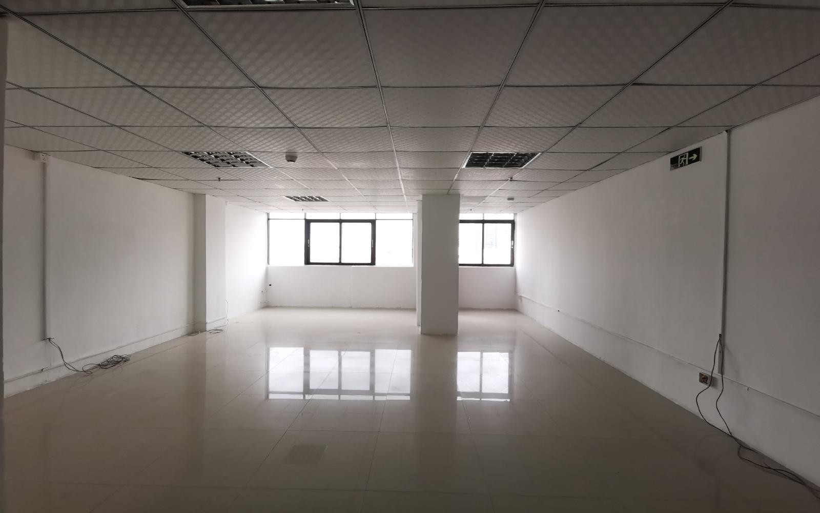 华盛辉综合楼写字楼出租79平米精装办公室55元/m².月