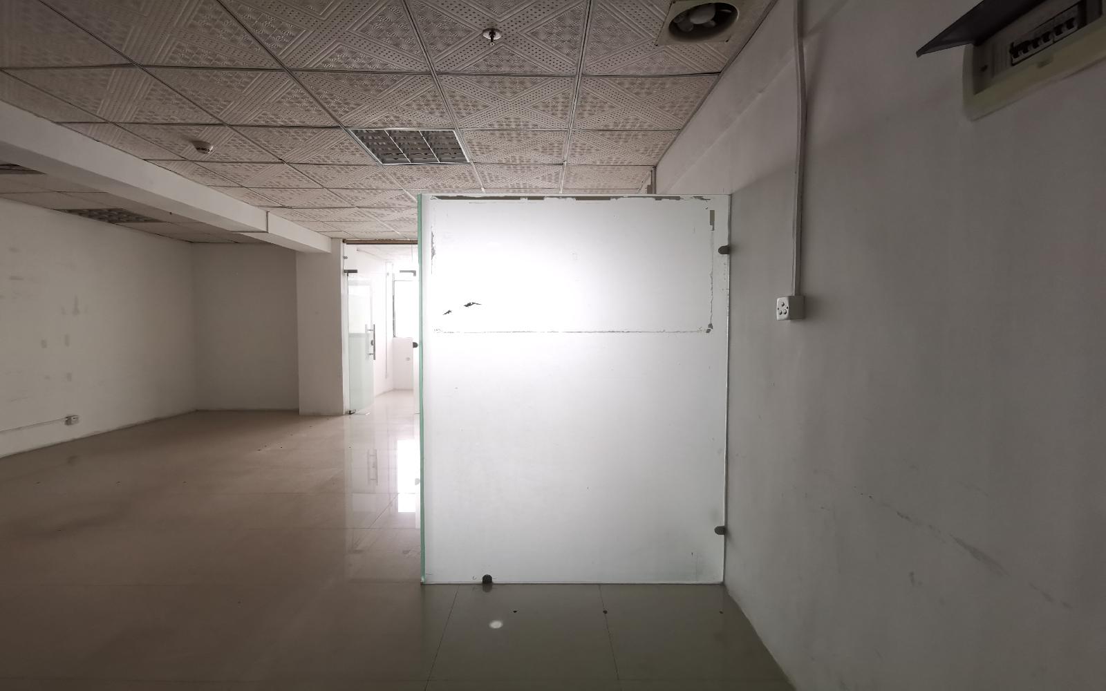 华盛辉综合楼写字楼出租73平米简装办公室55元/m².月