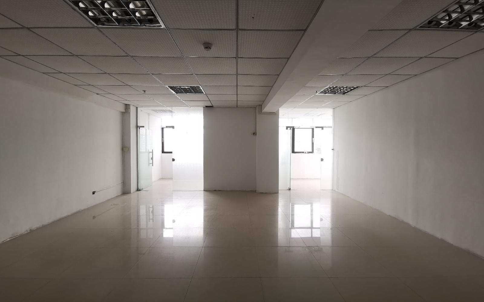 华盛辉综合楼写字楼出租87平米简装办公室55元/m².月