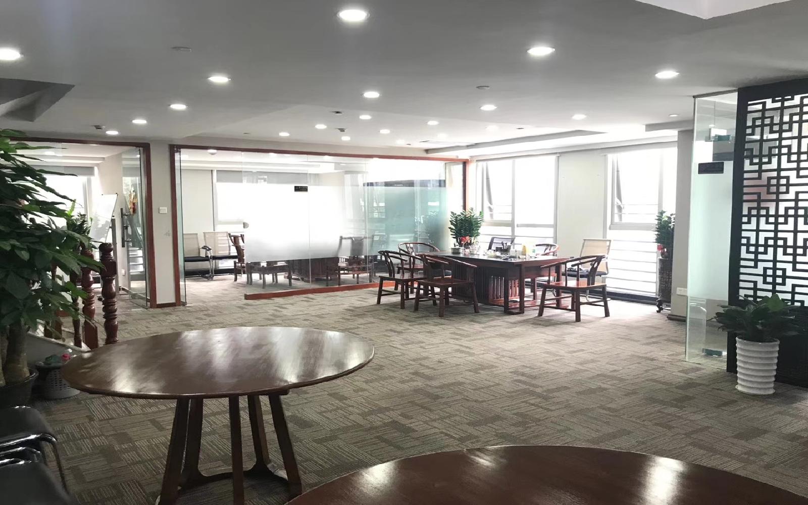 龙光·世纪大厦写字楼出租520平米精装办公室130元/m².月
