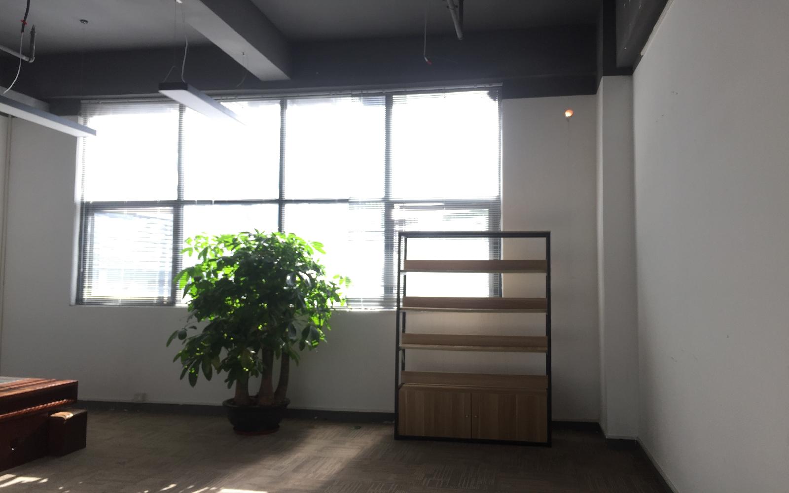 智慧谷创新园（坂田）写字楼出租70平米精装办公室75元/m².月