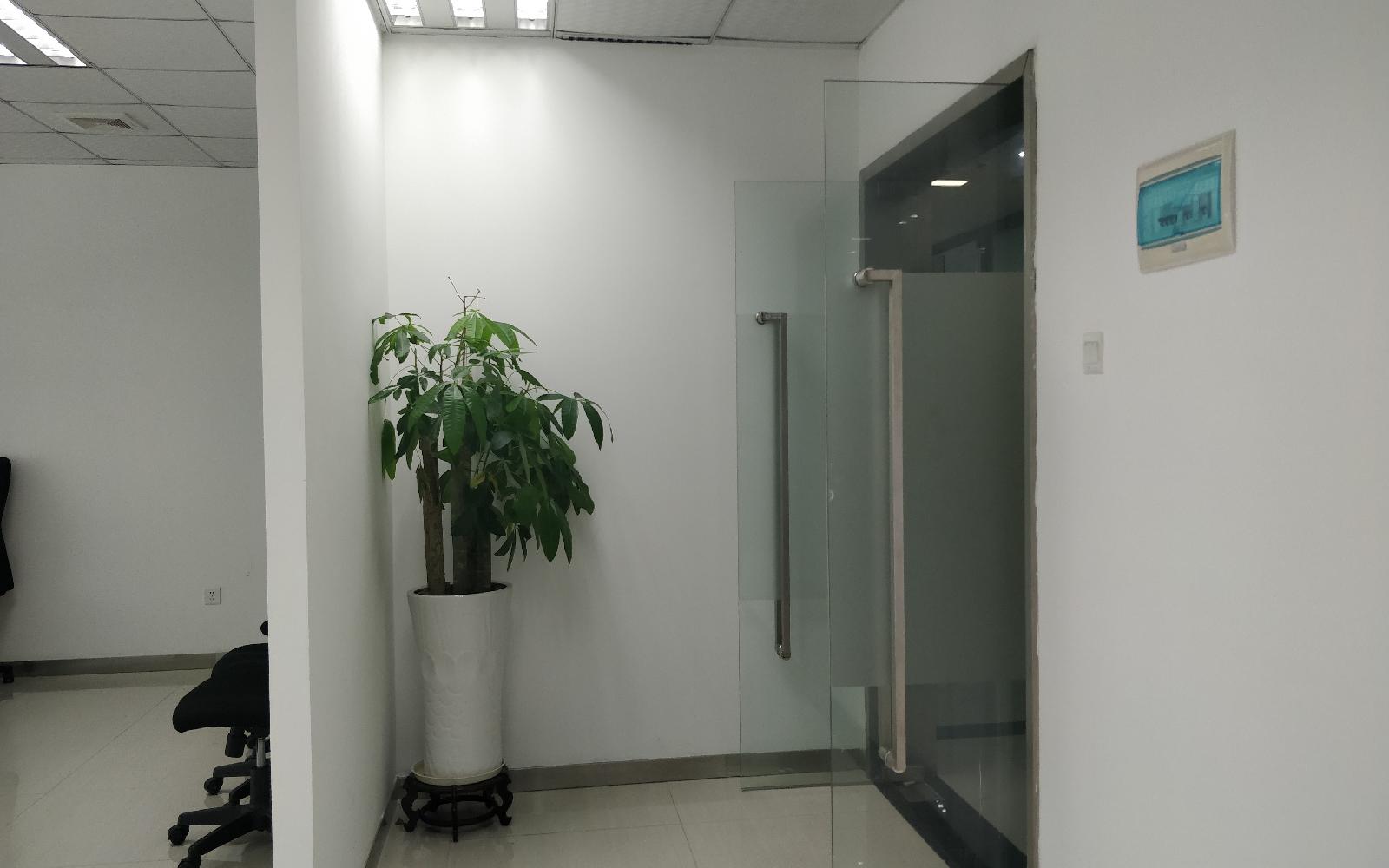 兰光科技园写字楼出租171平米简装办公室65元/m².月