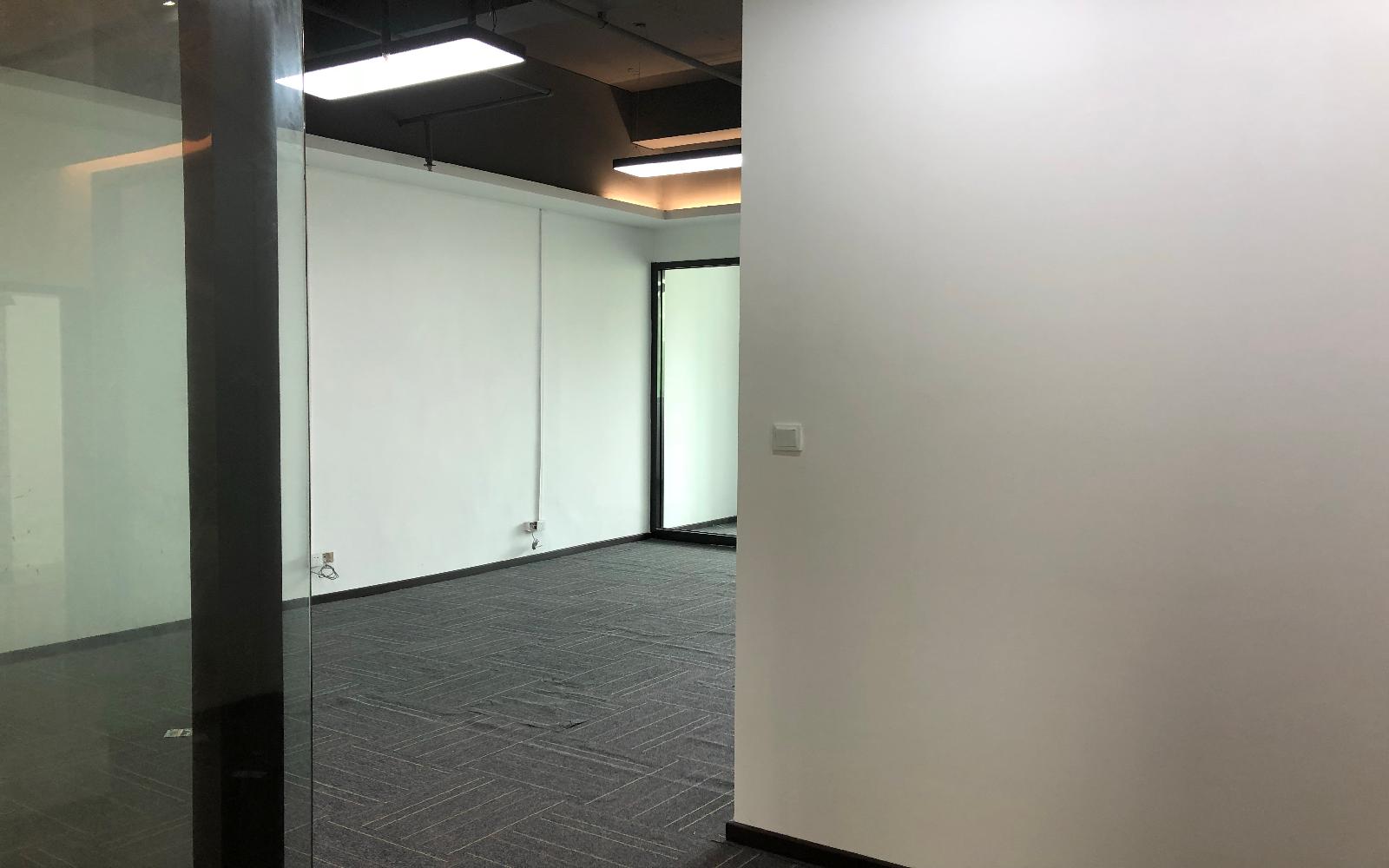 广兴源海缤国际创意园写字楼出租326平米精装办公室75元/m².月