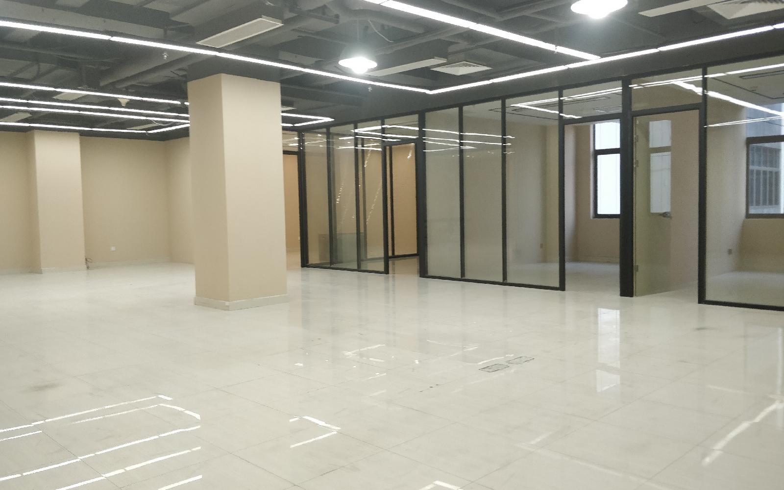 清华信息港科研楼写字楼出租782平米精装办公室85元/m².月