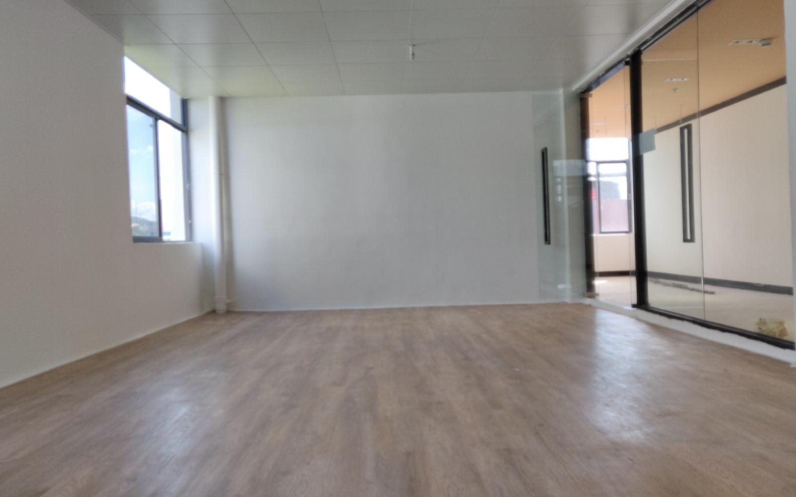 众里创新社区-洪浪北写字楼出租63平米简装办公室65元/m².月