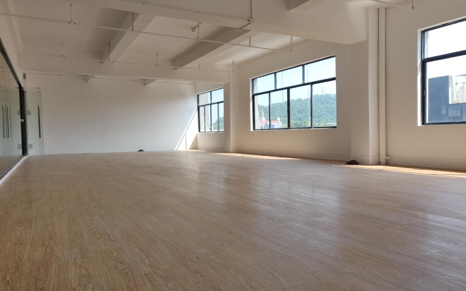 众里创新社区-洪浪北写字楼出租223平米简装办公室65元/m².月
