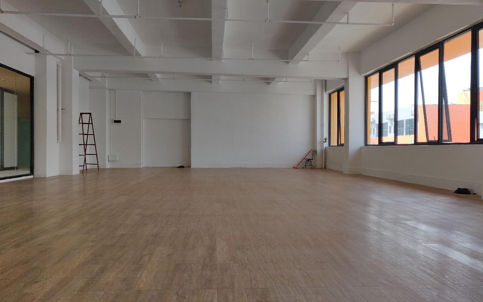 众里创新社区-洪浪北写字楼出租308平米精装办公室65元/m².月