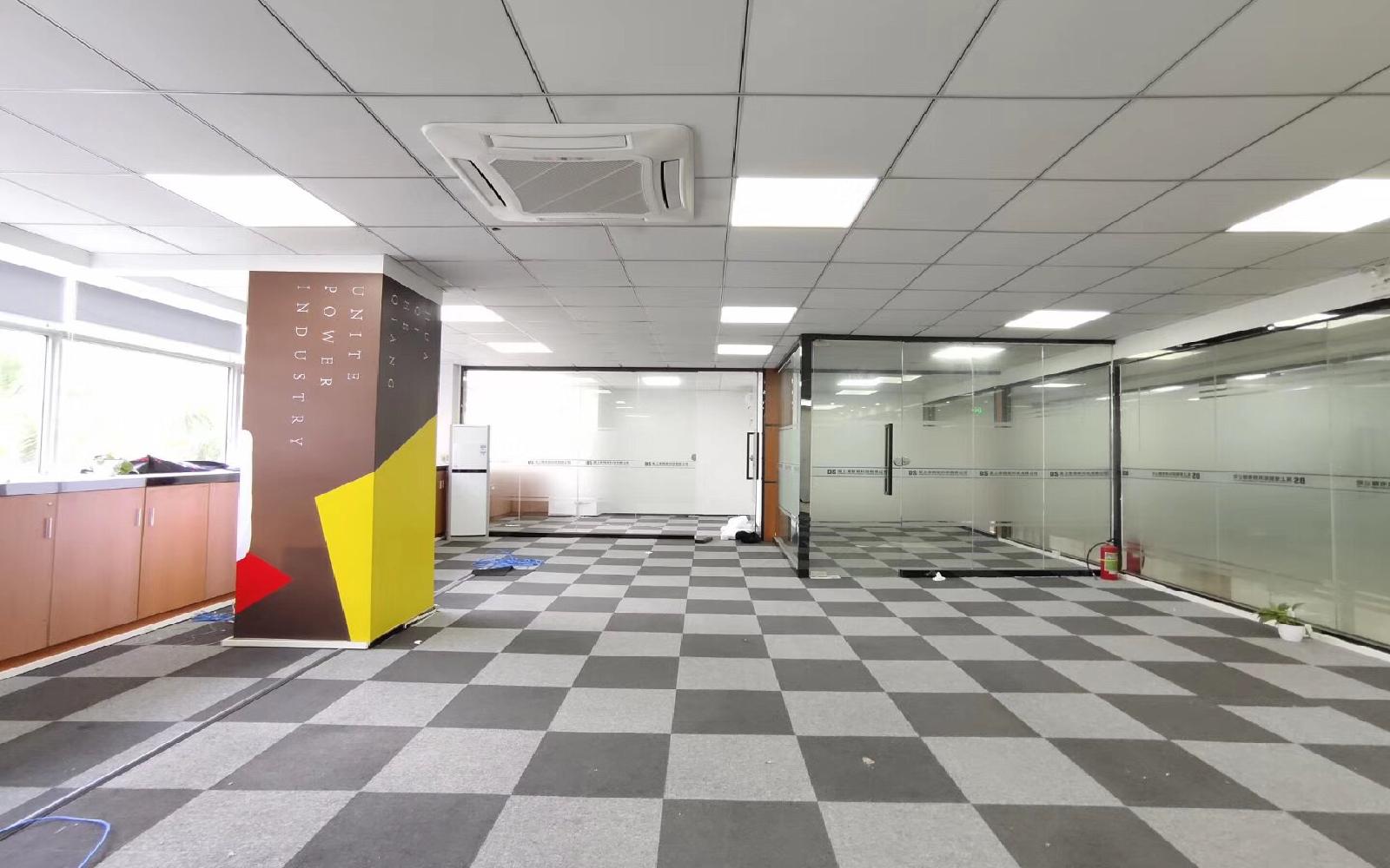 南山软件园写字楼出租298.8平米精装办公室98元/m².月