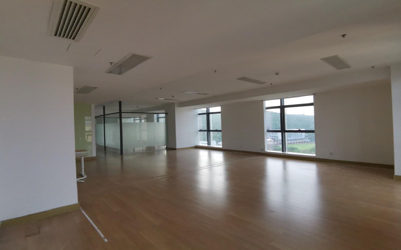 凯达尔集团中心大厦写字楼出租250.6平米精装办公室130元/m².月