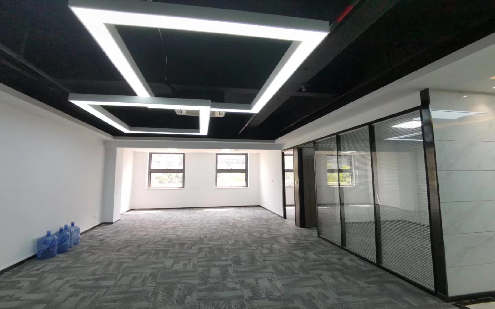 TCL科学园国际E城写字楼出租216平米精装办公室69元/m².月