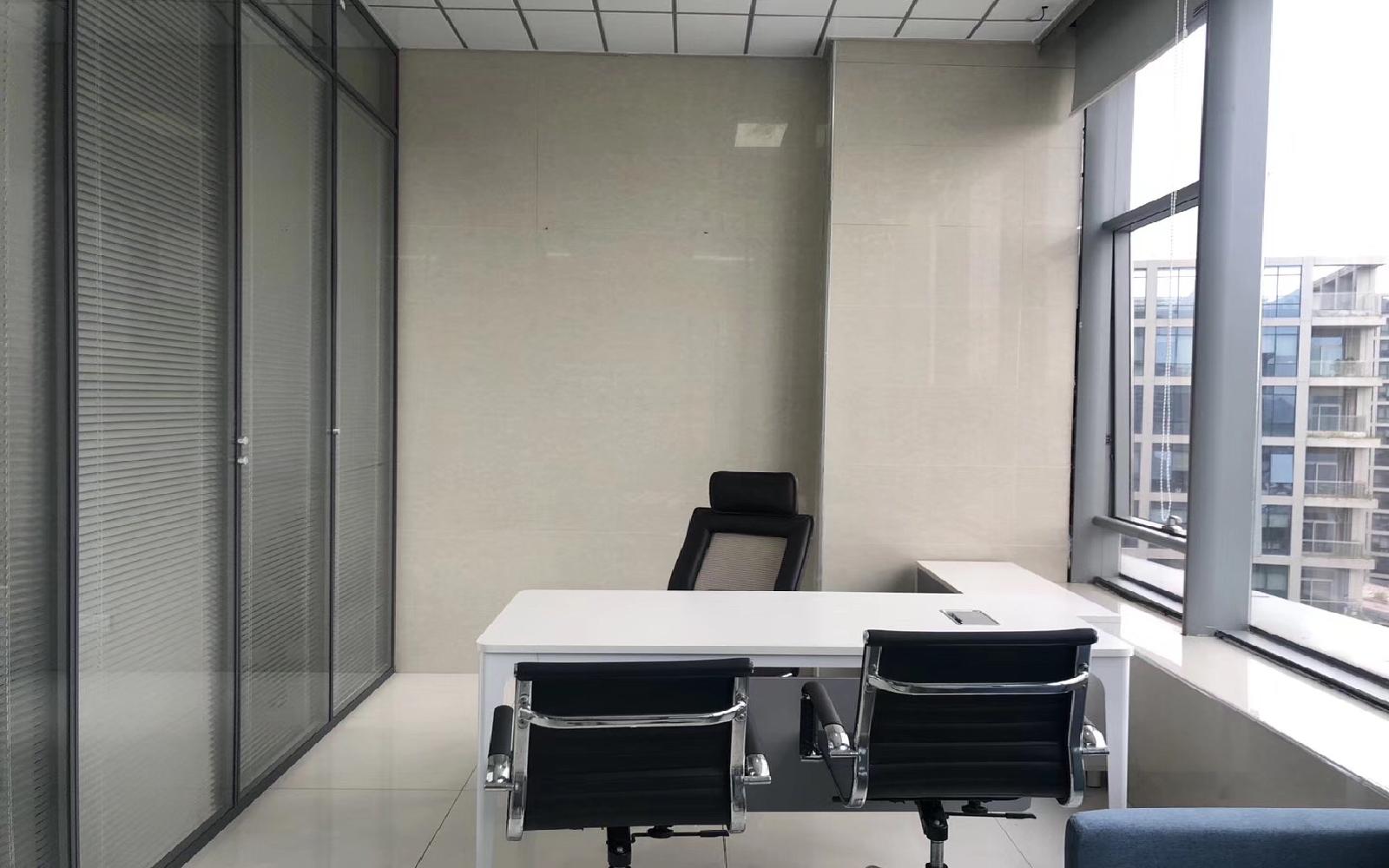 智慧广场写字楼出租230平米精装办公室108元/m².月