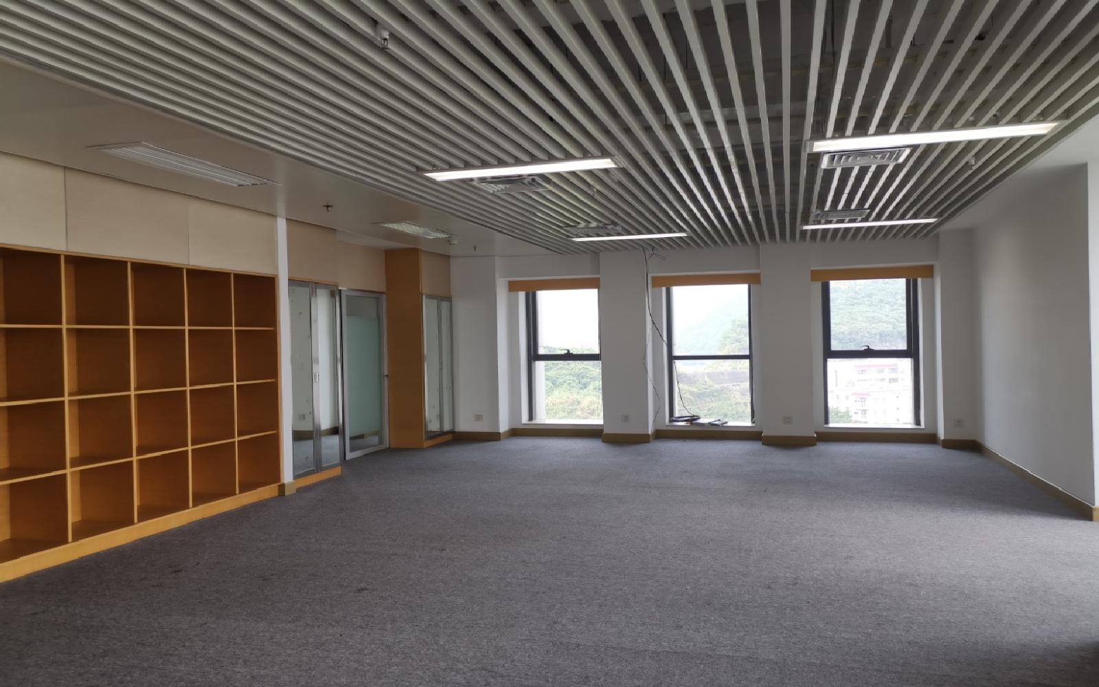 凯达尔集团中心大厦写字楼出租190平米精装办公室130元/m².月