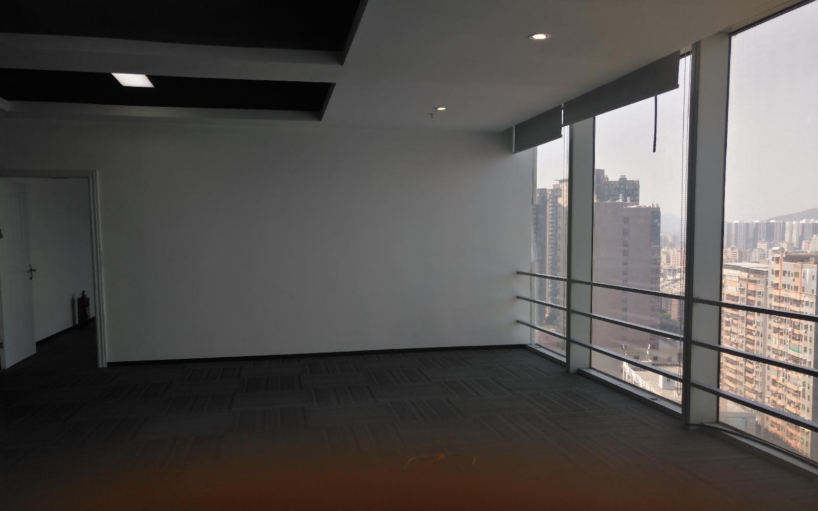 星河WORLD（一期）写字楼出租376平米精装办公室131元/m².月