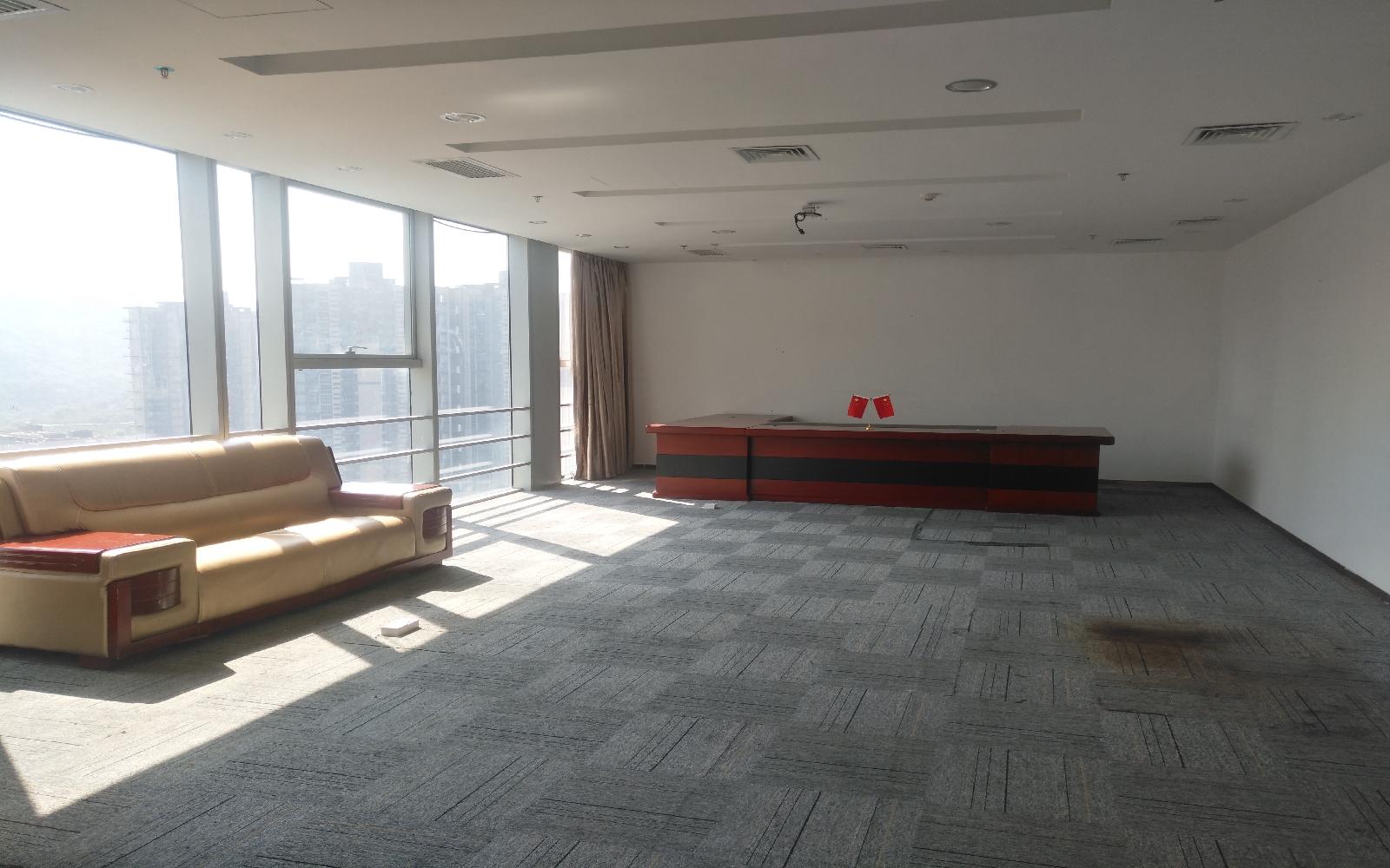 星河WORLD（一期）写字楼出租1086平米豪装办公室126元/m².月
