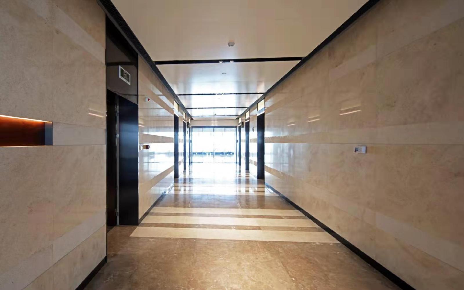 Qcc前城中心大厦写字楼出租2400平米豪装办公室160元/m².月
