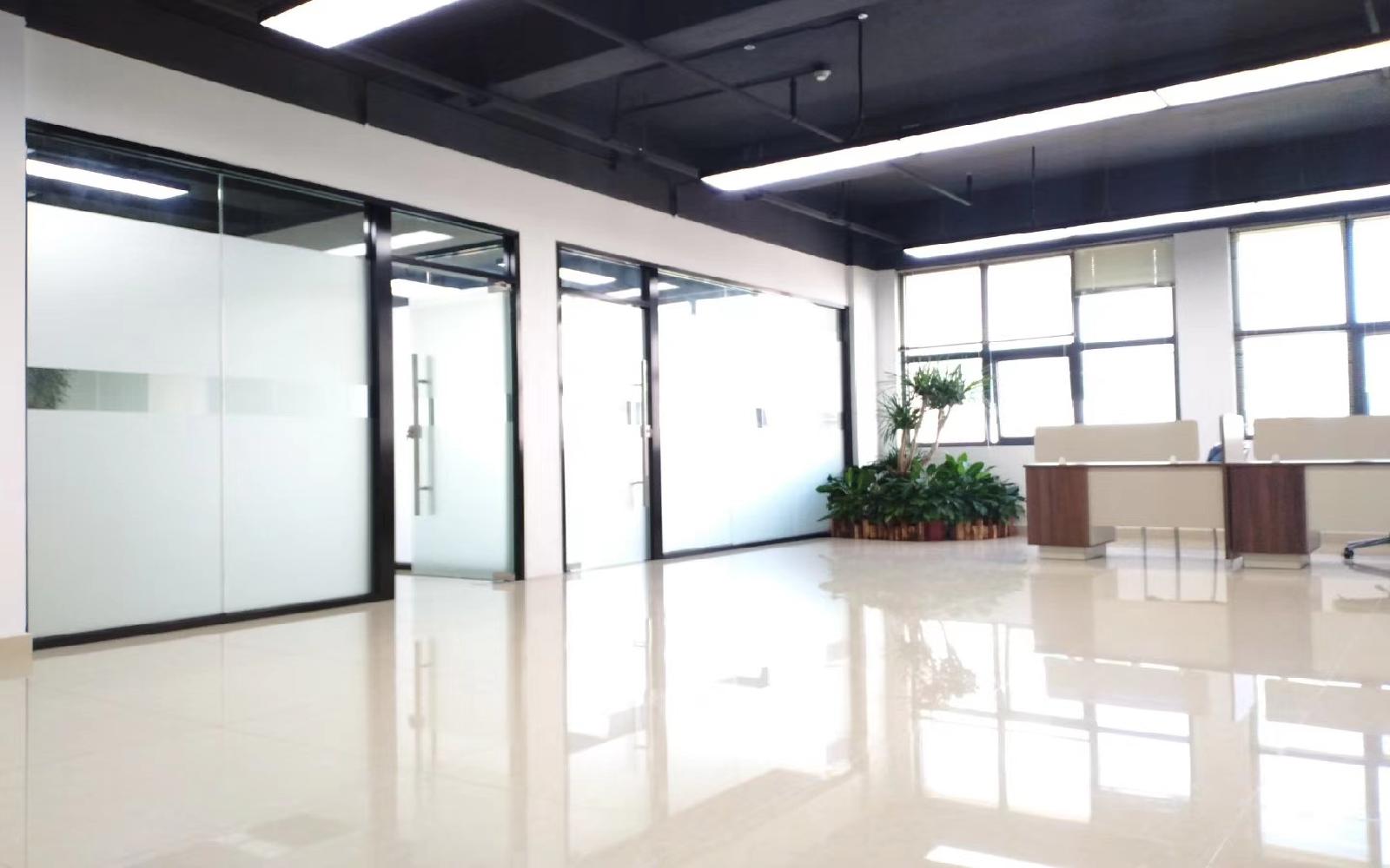 华盛泰科技大厦写字楼出租200平米精装办公室45元/m².月