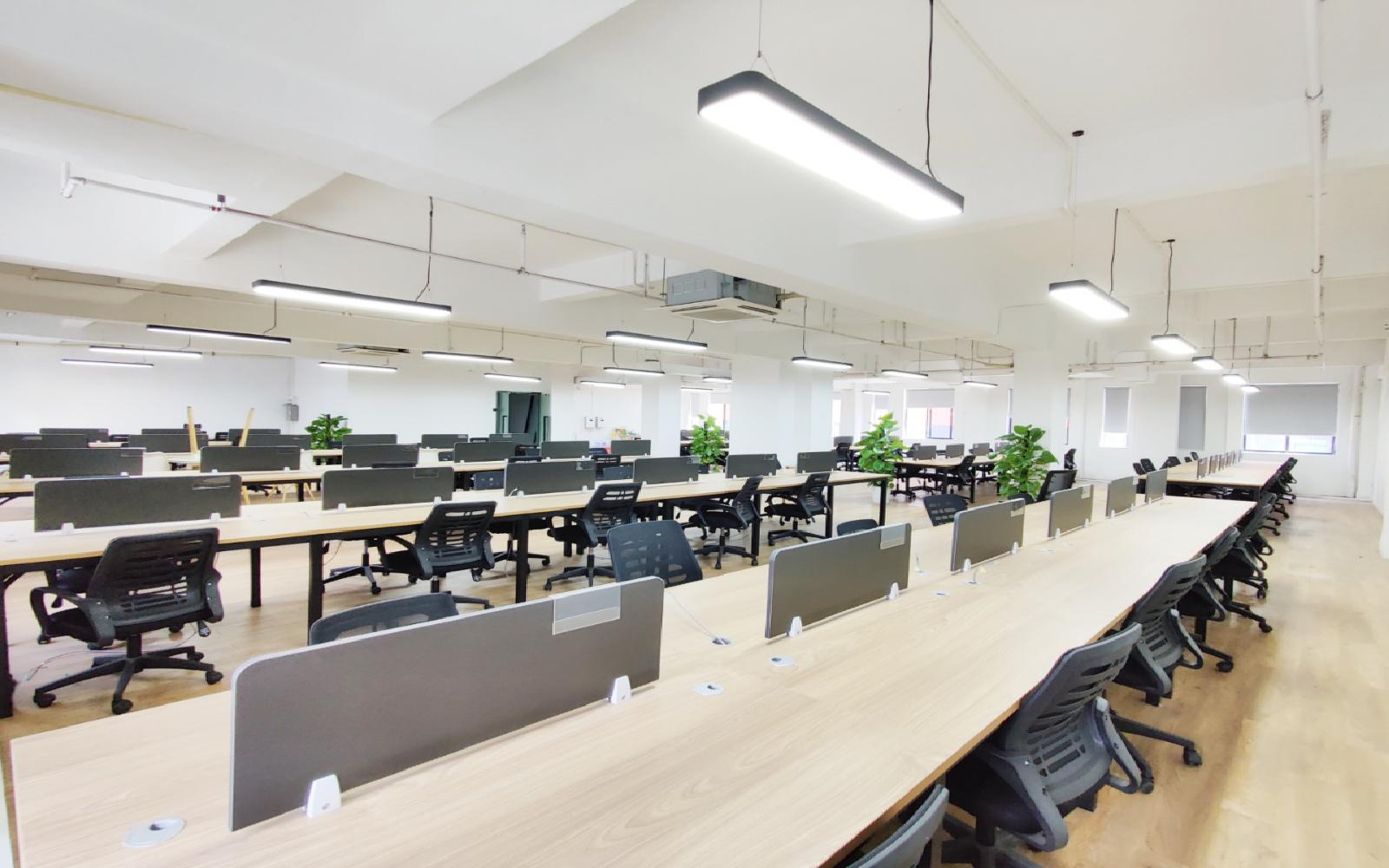 众里创业社区（兴东）写字楼出租781平米精装办公室69元/m².月