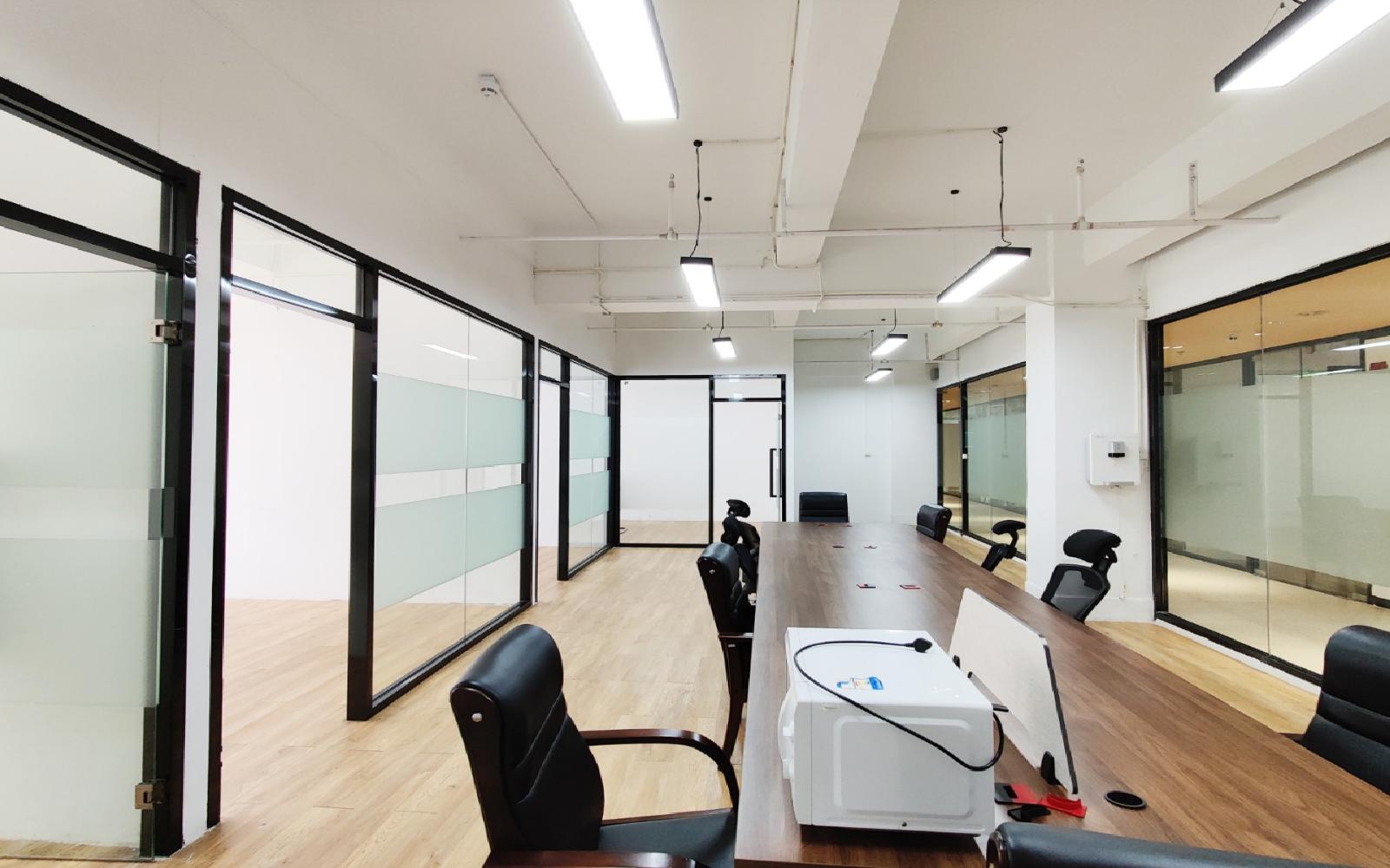 众里创业社区（兴东）写字楼出租253平米精装办公室69元/m².月