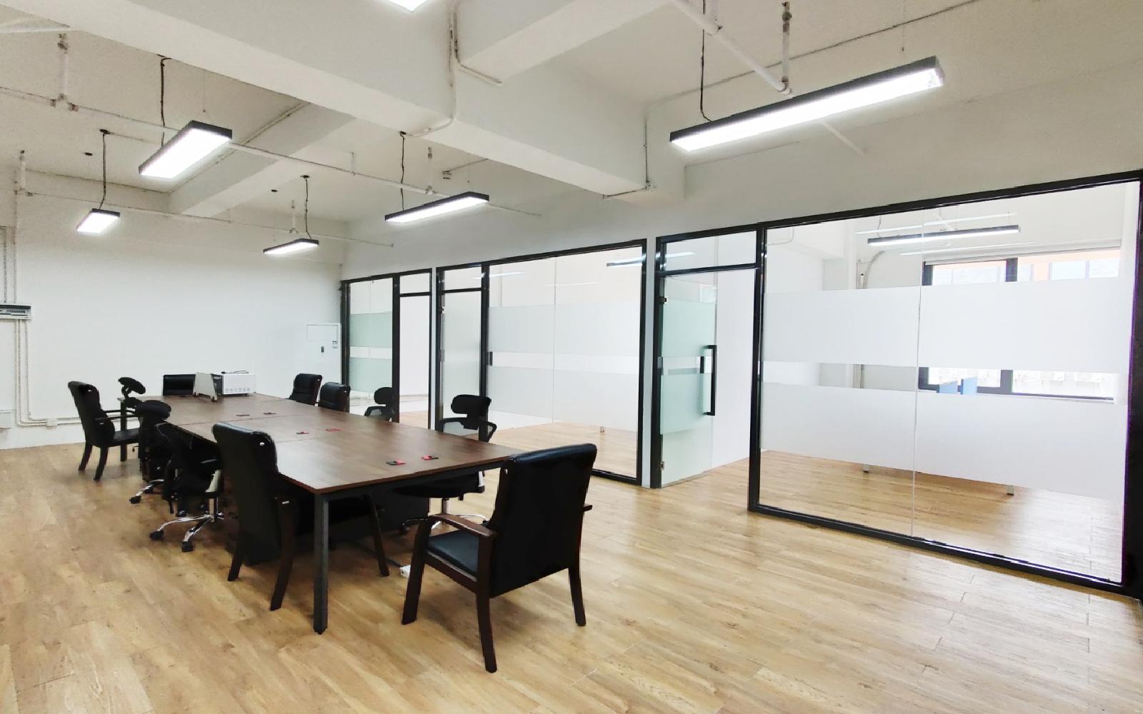 众里创业社区（兴东）写字楼出租253平米精装办公室69元/m².月