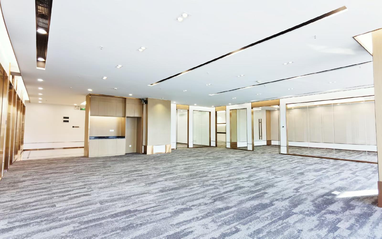 中铁南方总部大厦写字楼出租443平米精装办公室190元/m².月