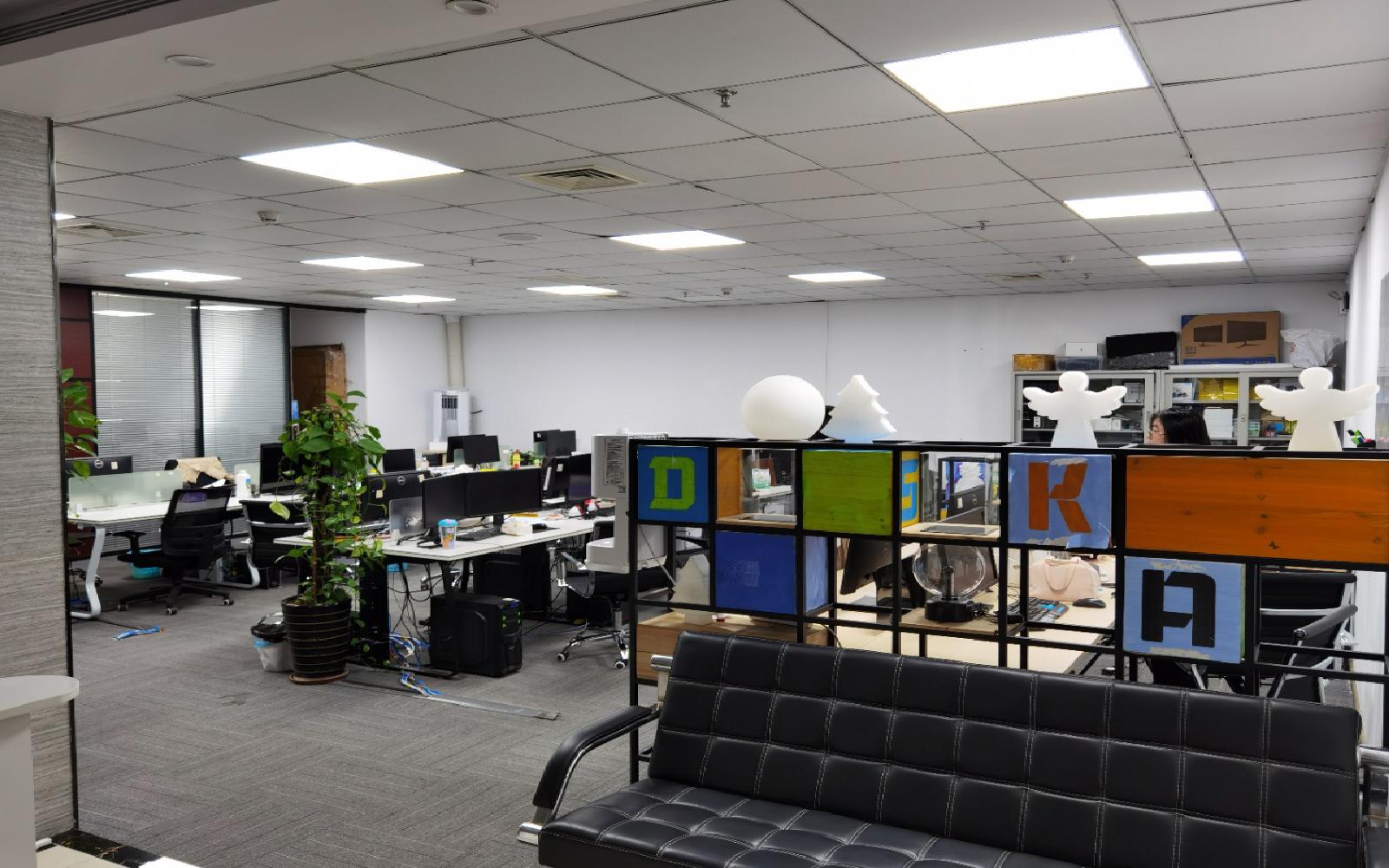 福光智谷写字楼出租298平米精装办公室100元/m².月