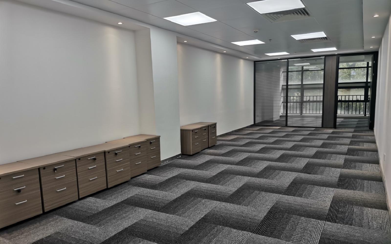 兰光科技园写字楼出租149平米精装办公室45元/m².月