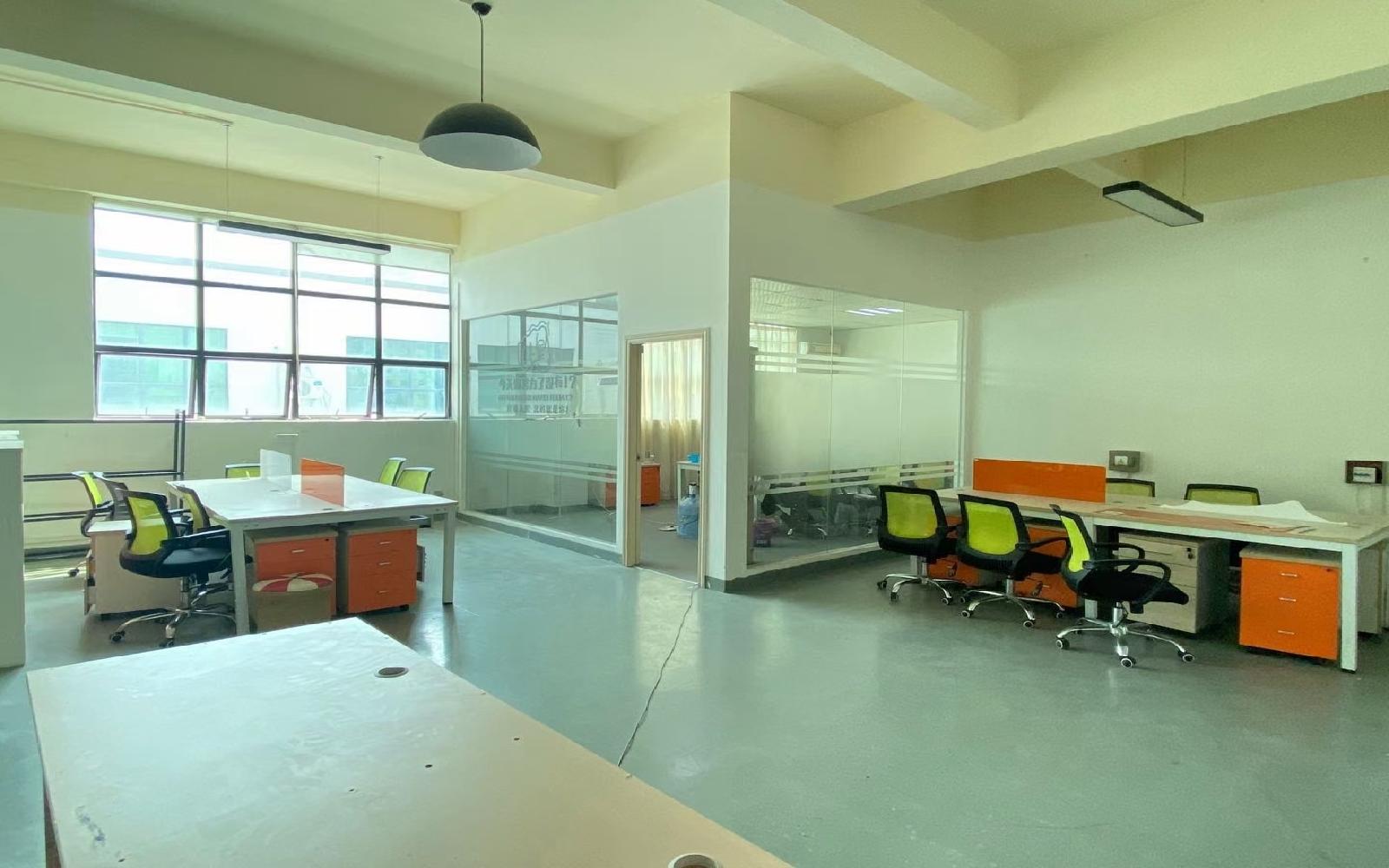 南山云谷创新产业园（二期）写字楼出租150平米精装办公室65元/m².月