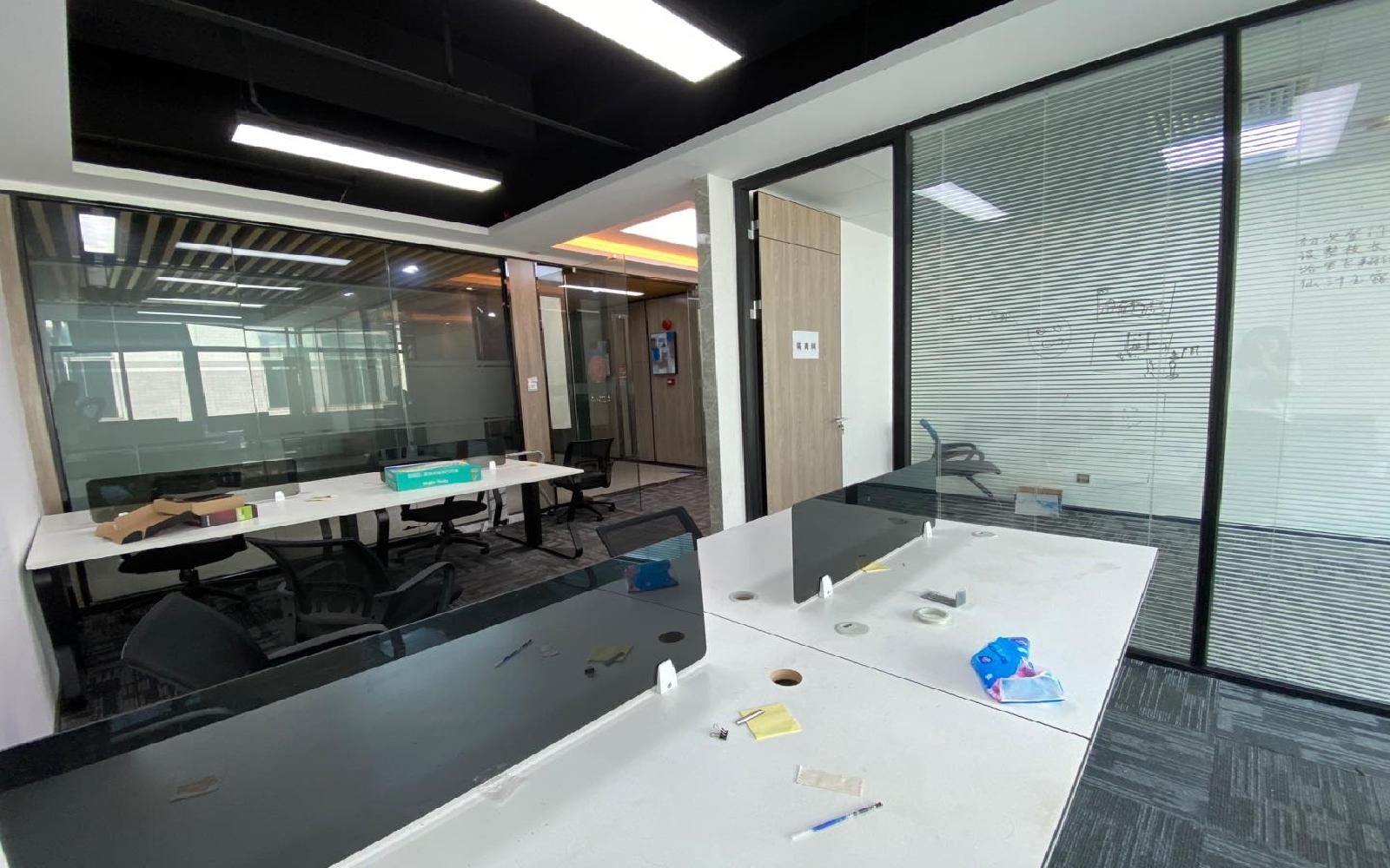 虚拟大学园写字楼出租176平米精装办公室65元/m².月