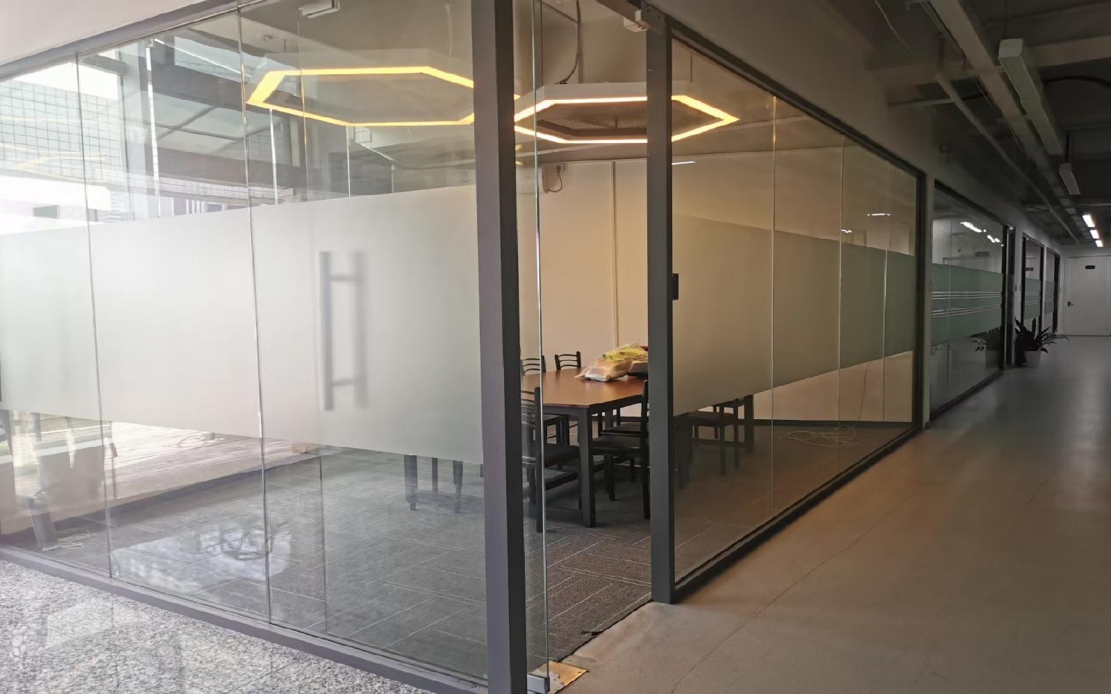 虚拟大学园写字楼出租30平米精装办公室3800元/间.月