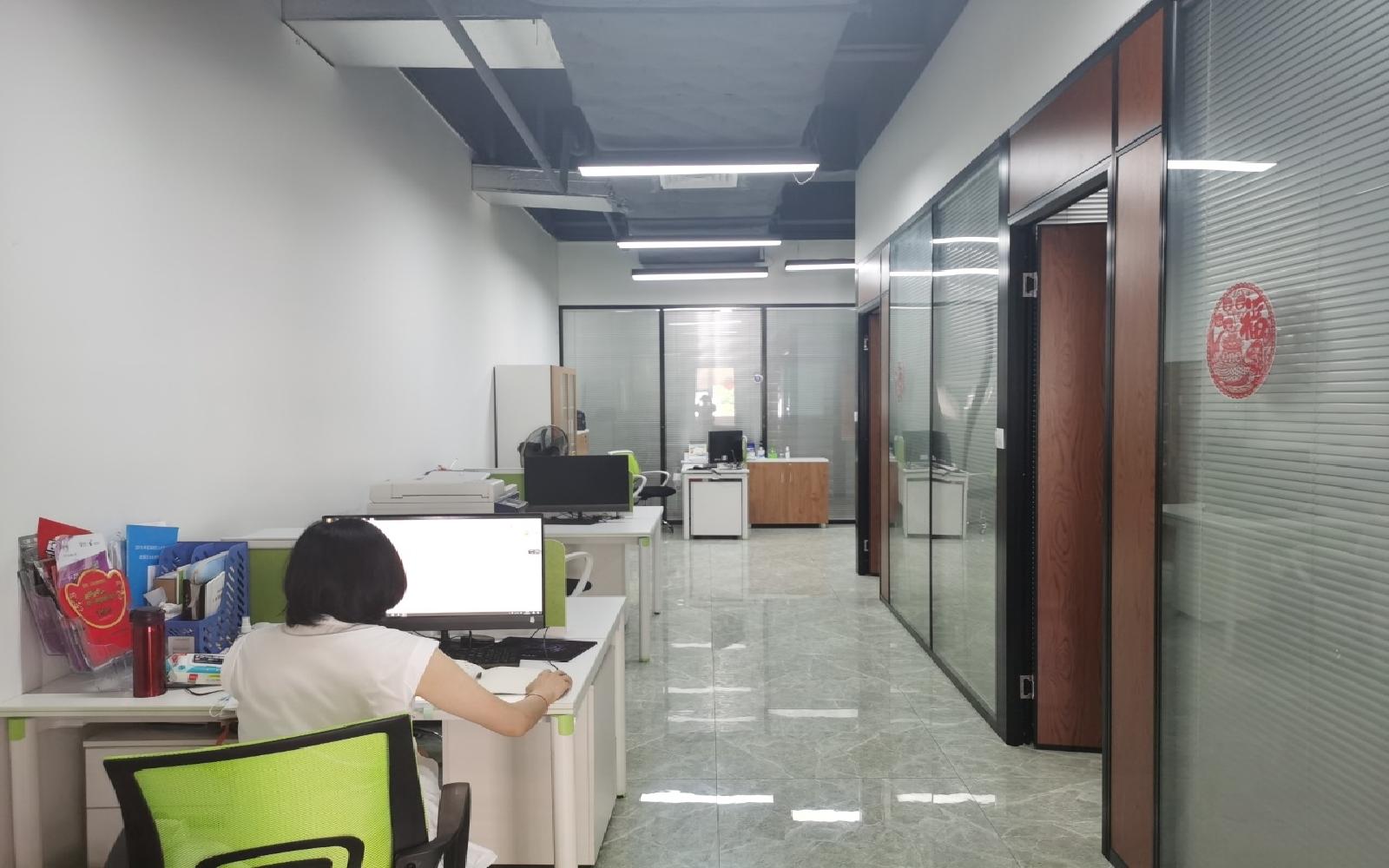蛇口网谷-科技大厦写字楼出租300平米精装办公室85元/m².月